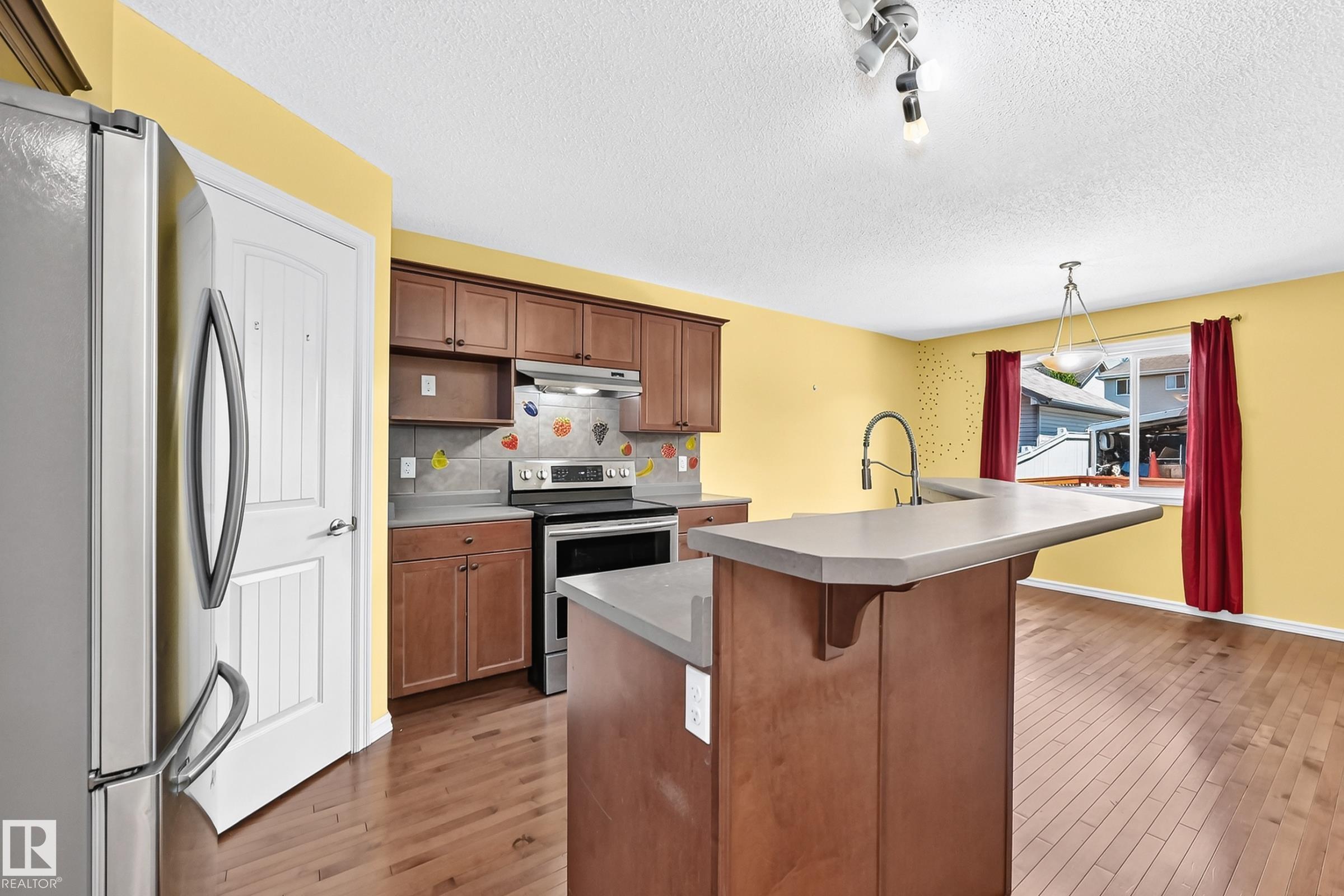 https://zimg.paragon.ice.com/ParagonImages/Property/PM/RAE/225411191/6/0/0/00fd6281a184e13bcf76b8c3a877d5fe/1/ccf0a0f44feb6281788876856bda74bd/225411191-9cc012f4-f0b0-43c0-89ac-9678abf43abc.JPG