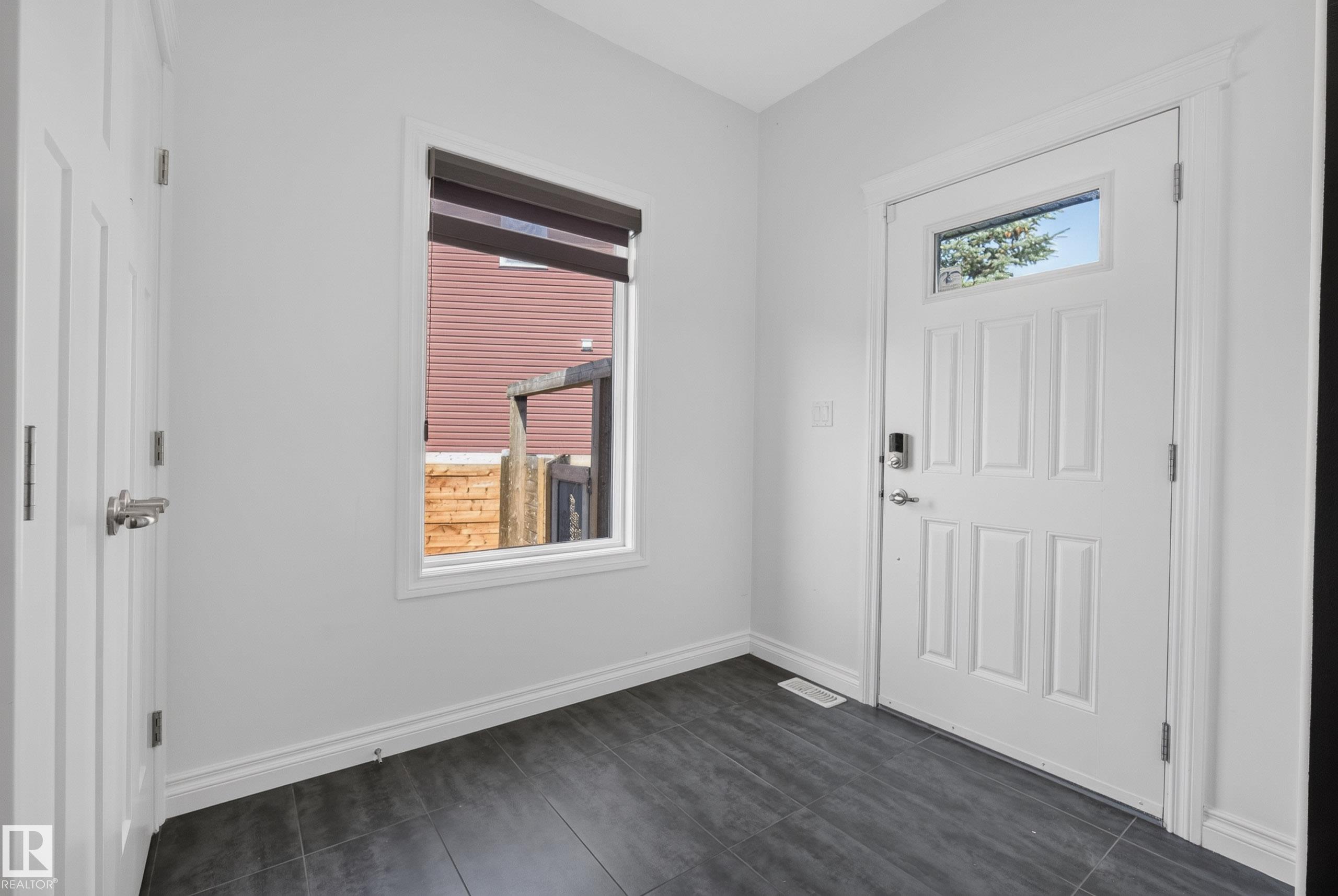 Picture for 720 CHARLESWORTH WY SW