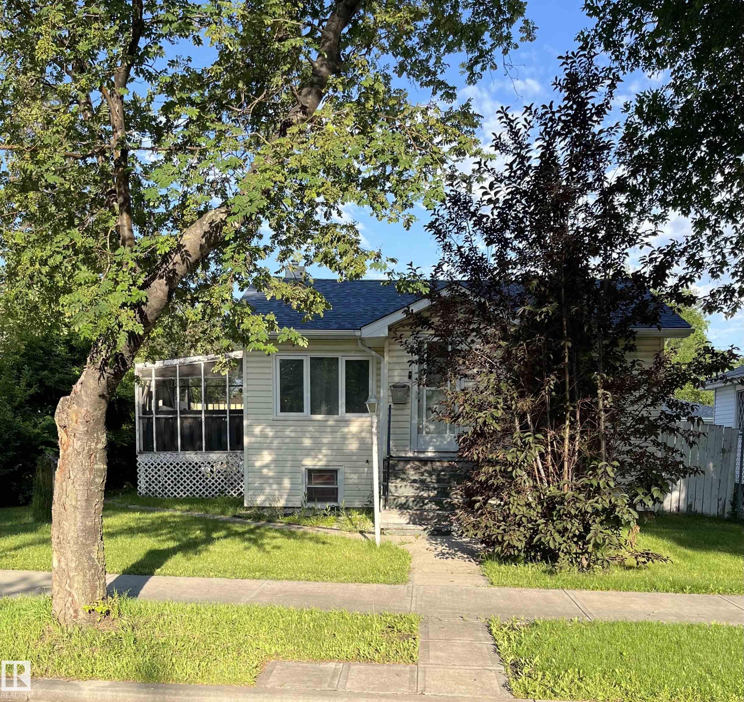 11938 70, Montrose, Edmonton