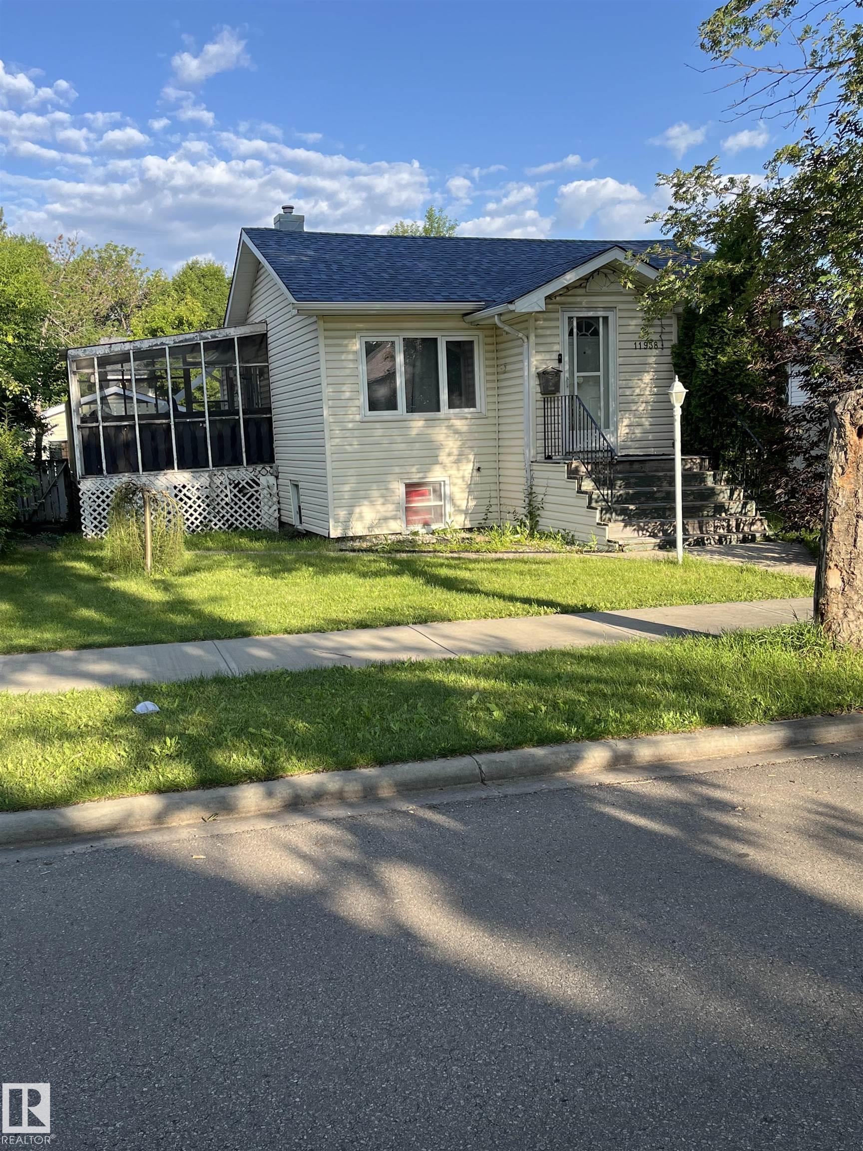 11938 70, Montrose, Edmonton