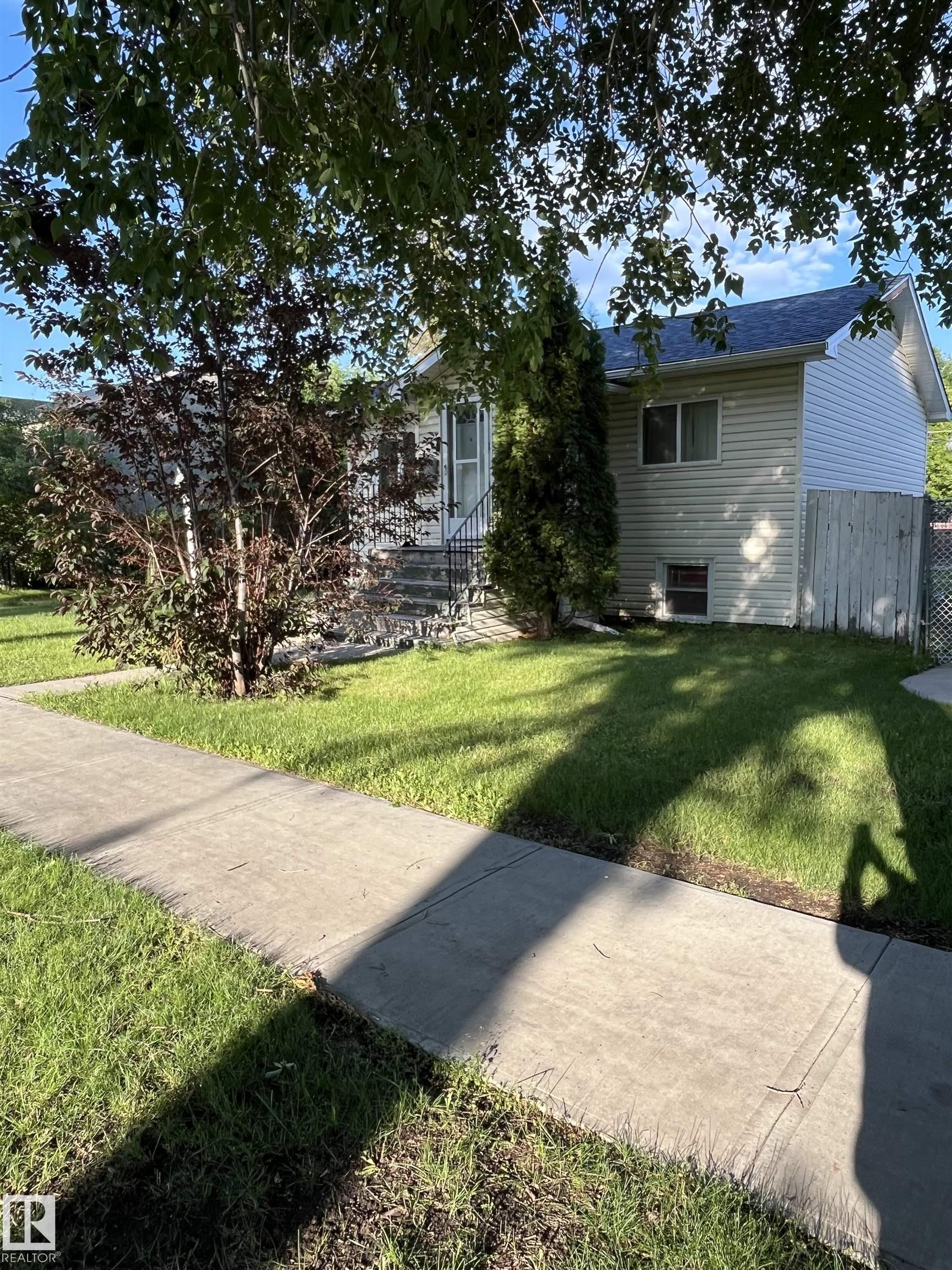 11938 70, Montrose, Edmonton