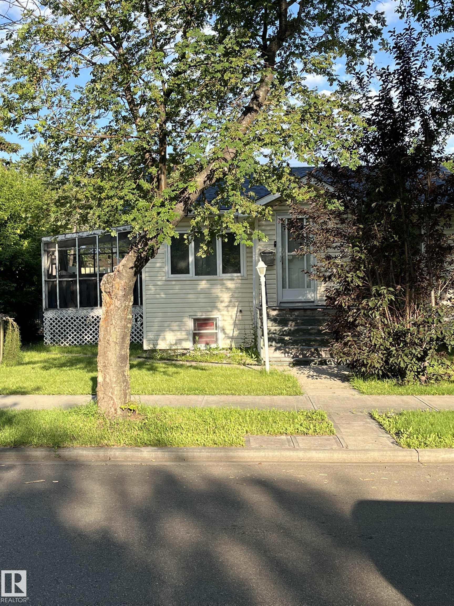 11938 70, Montrose, Edmonton
