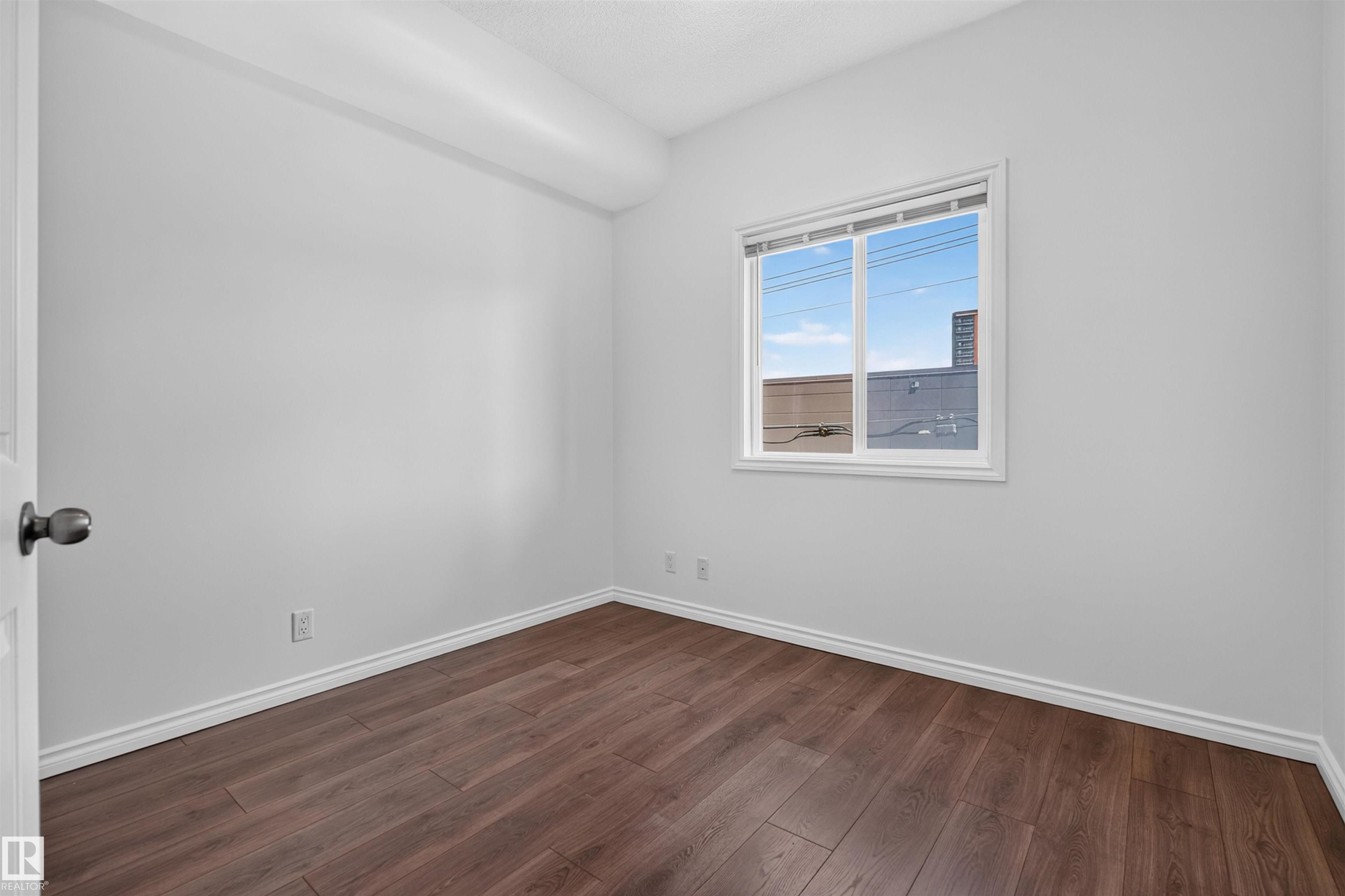 https://zimg.paragon.ice.com/ParagonImages/Property/PM/RAE/225411381/13/0/0/1db28d8a4138d415ad4b0ab2d832282f/1/b6f440e74e54a4dacddbe4d47d26db27/225411381-e6c48cf7-d769-4eb8-aabb-e5641374f608.JPG