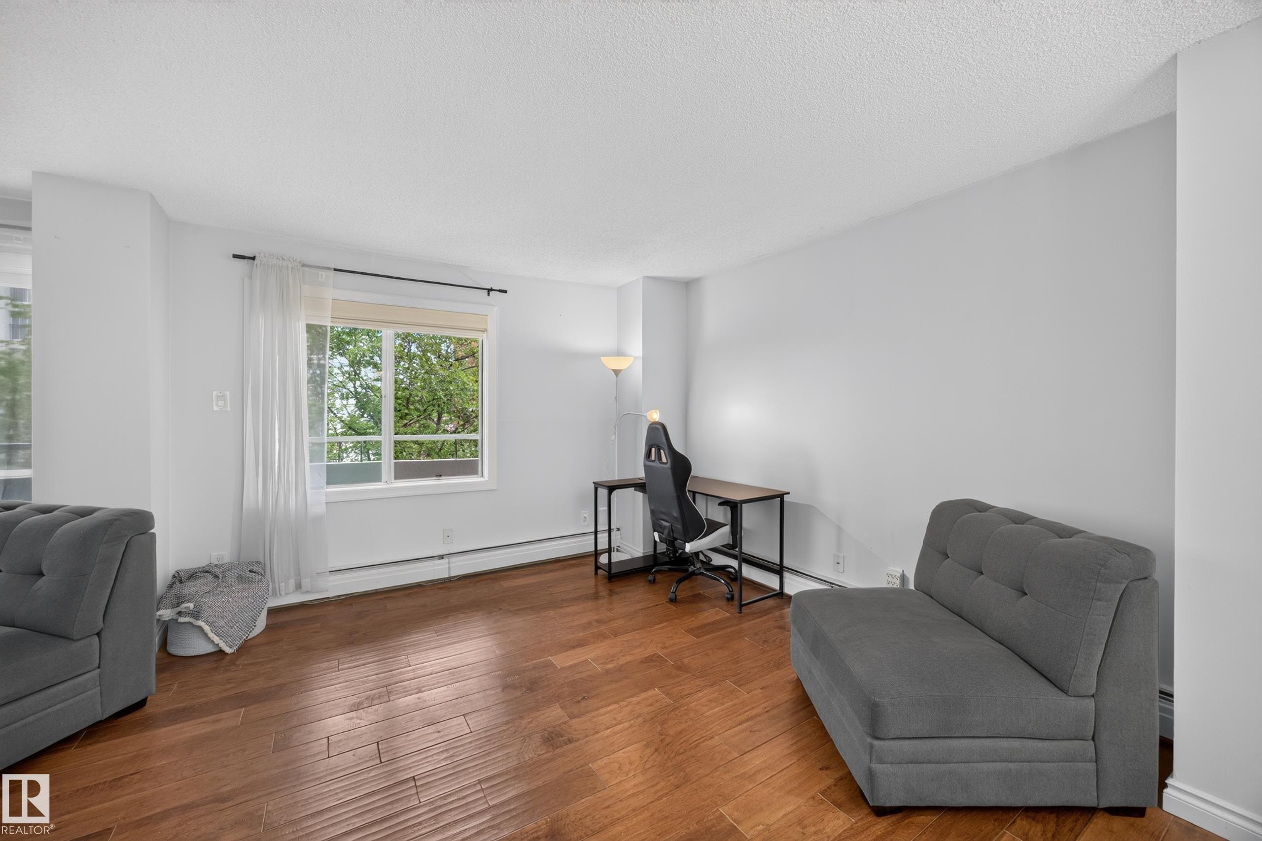 https://zimg.paragon.ice.com/ParagonImages/Property/PM/RAE/225411387/17/0/0/63fed017699156d045742fda11108b89/1/fda798a625d21fa4e10864855f5361f9/225411387-dc965456-5a96-4065-b0d0-89154a6a64c2.JPG