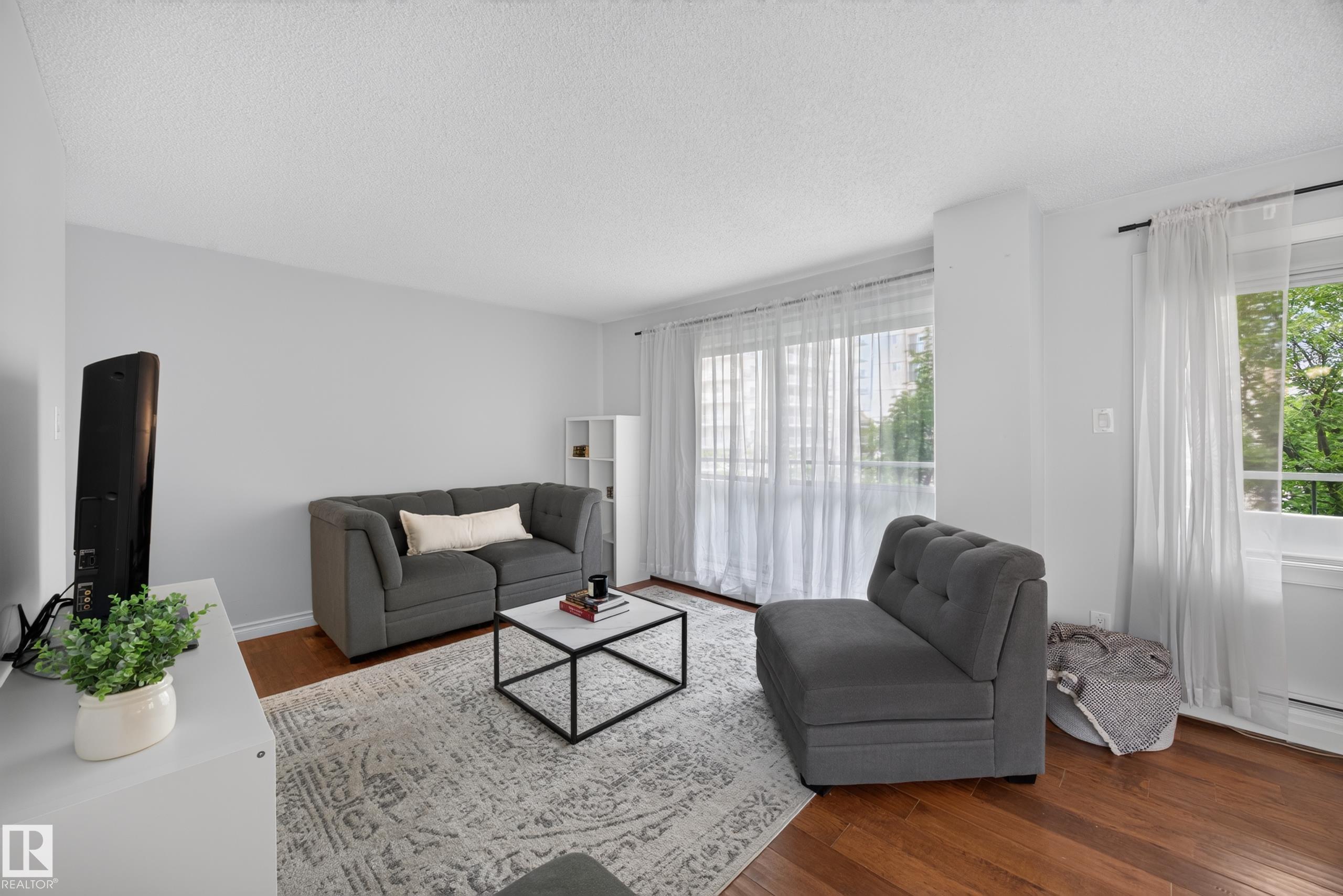 https://zimg.paragon.ice.com/ParagonImages/Property/PM/RAE/225411387/20/0/0/7b71a3cfb80a588d52b0d7c4d41db8fe/1/fda798a625d21fa4e10864855f5361f9/225411387-5051070c-cc27-46e8-bc8f-49cbdad081e8.JPG