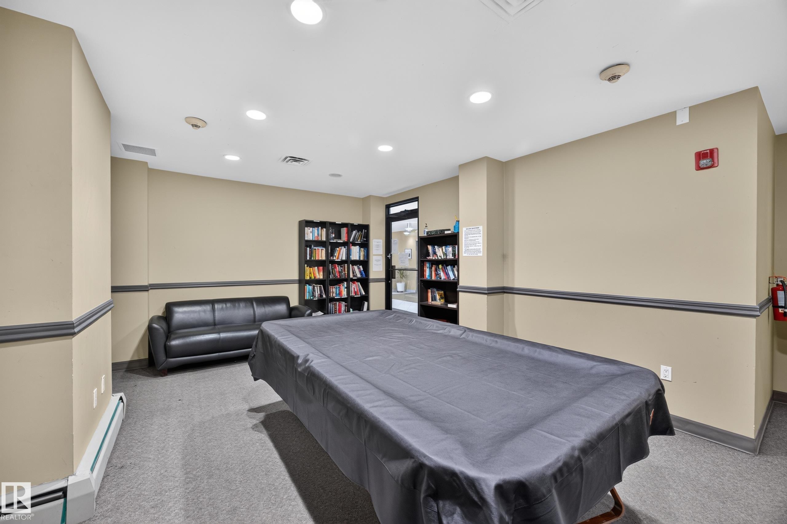 https://zimg.paragon.ice.com/ParagonImages/Property/PM/RAE/225411387/31/0/0/99a41fba464a2a55824d4a5dd67dc8c8/1/fda798a625d21fa4e10864855f5361f9/225411387-55130a83-f314-4b29-8036-56c6c90ec740.JPG