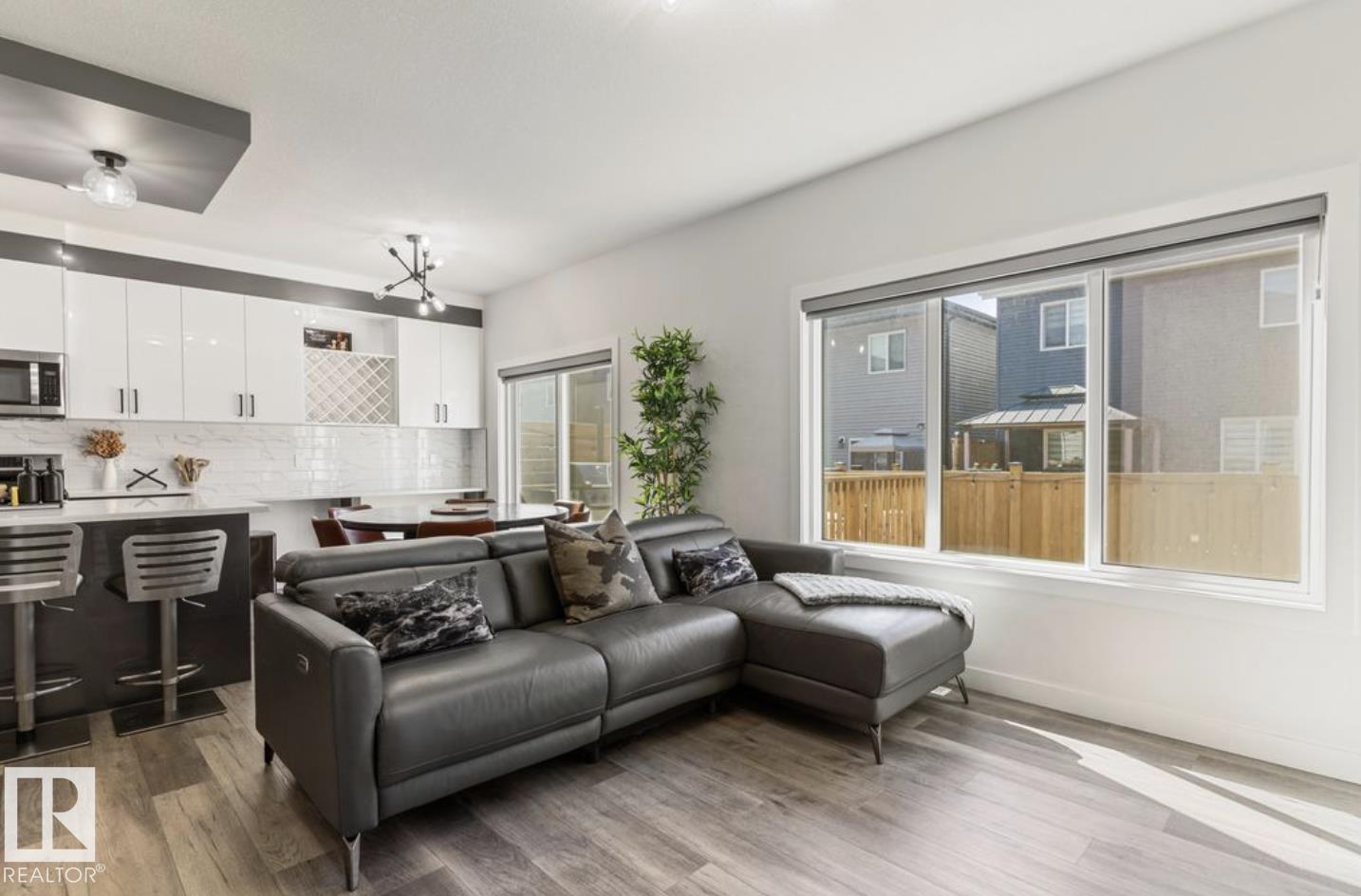 https://zimg.paragon.ice.com/ParagonImages/Property/PM/RAE/225411389/12/0/0/176ca8d6d2934382fc9bd2e0edd1fa09/1/3d27a984ca4959470d0cc087cc9eede5/225411389-0961c0c8-7af0-40cc-9774-70b46c44b6d1.JPG