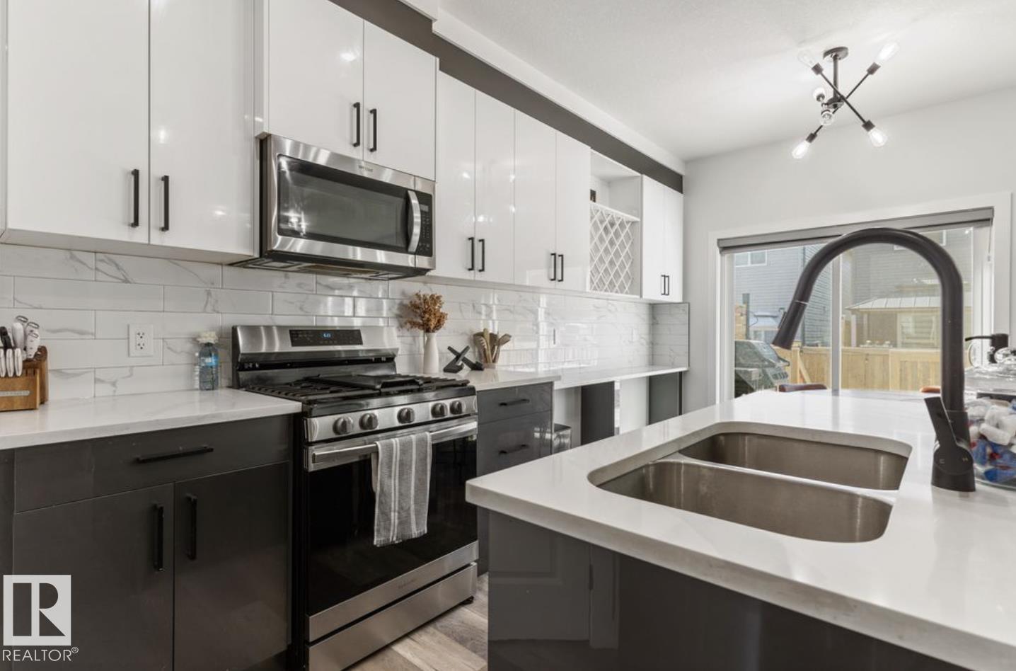 https://zimg.paragon.ice.com/ParagonImages/Property/PM/RAE/225411389/6/0/0/06028a43397f521f25b1c3911280ba49/1/3d27a984ca4959470d0cc087cc9eede5/225411389-5614be1f-0daa-4d57-8d8b-eddc15b554ec.JPG