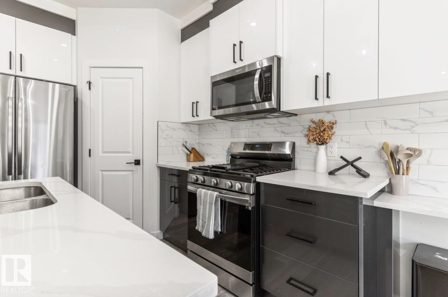 https://zimg.paragon.ice.com/ParagonImages/Property/PM/RAE/225411389/7/0/0/3f5ff3b036f7ef46f3216a3e59954d98/1/3d27a984ca4959470d0cc087cc9eede5/225411389-c1309a82-1321-4c88-9c2b-a6d8702da5f3.JPG