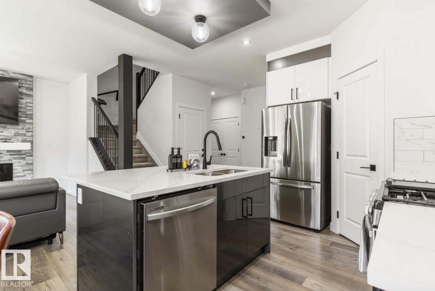 https://zimg.paragon.ice.com/ParagonImages/Property/PM/RAE/225411389/8/0/0/f3e5067d7b809f22d13fdfd8c6f97e88/1/3d27a984ca4959470d0cc087cc9eede5/225411389-7d2f476c-13df-4304-b446-2322fd60a763.JPG