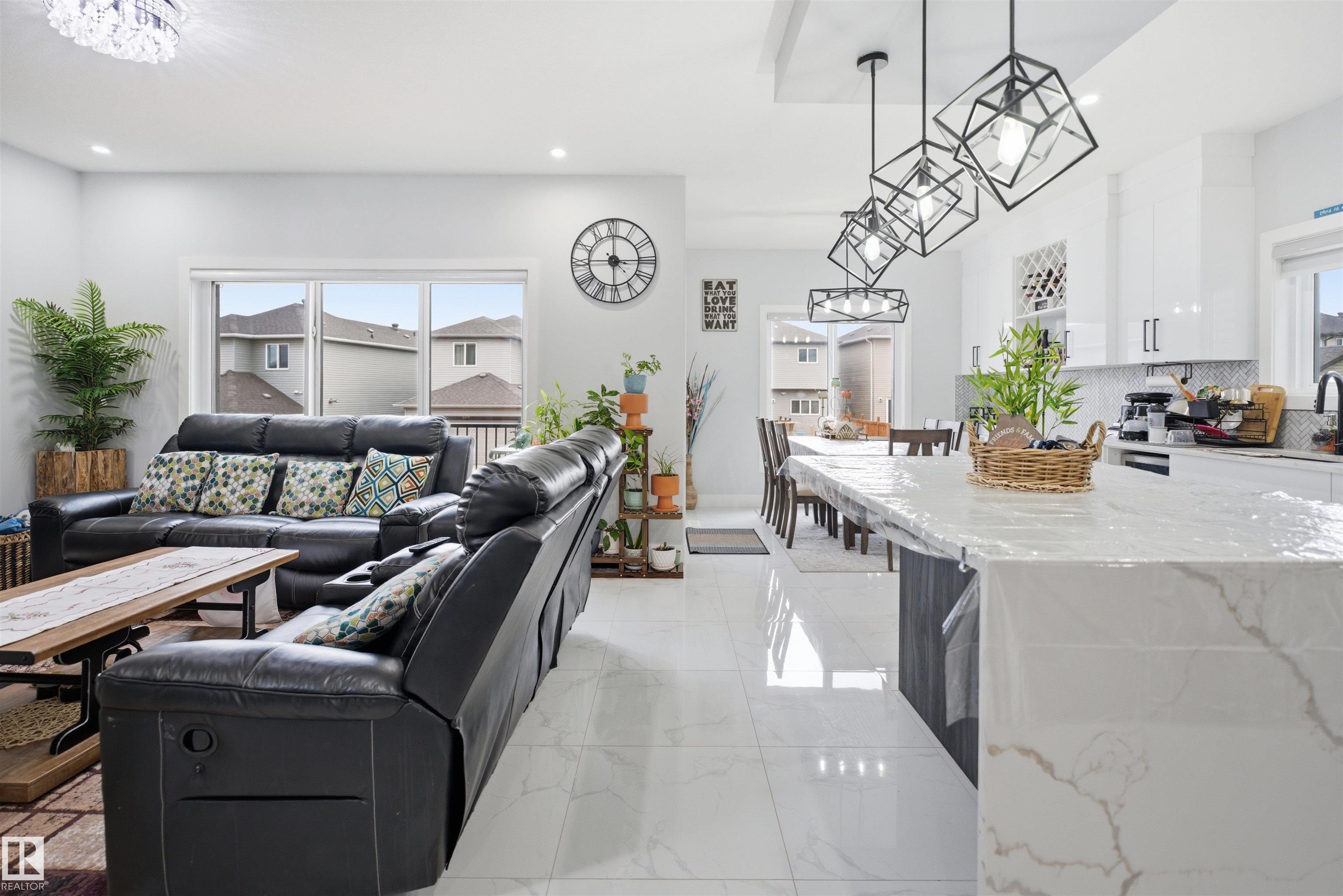 https://zimg.paragon.ice.com/ParagonImages/Property/PM/RAE/225411402/13/0/0/067f0a711309adffe11e983d6e65320e/1/82473ec0ec419e976485d8d09bf5ca6a/225411402-87C26DD1-1D73-4CA1-A8CB-5BBF115D9EA0.JPG