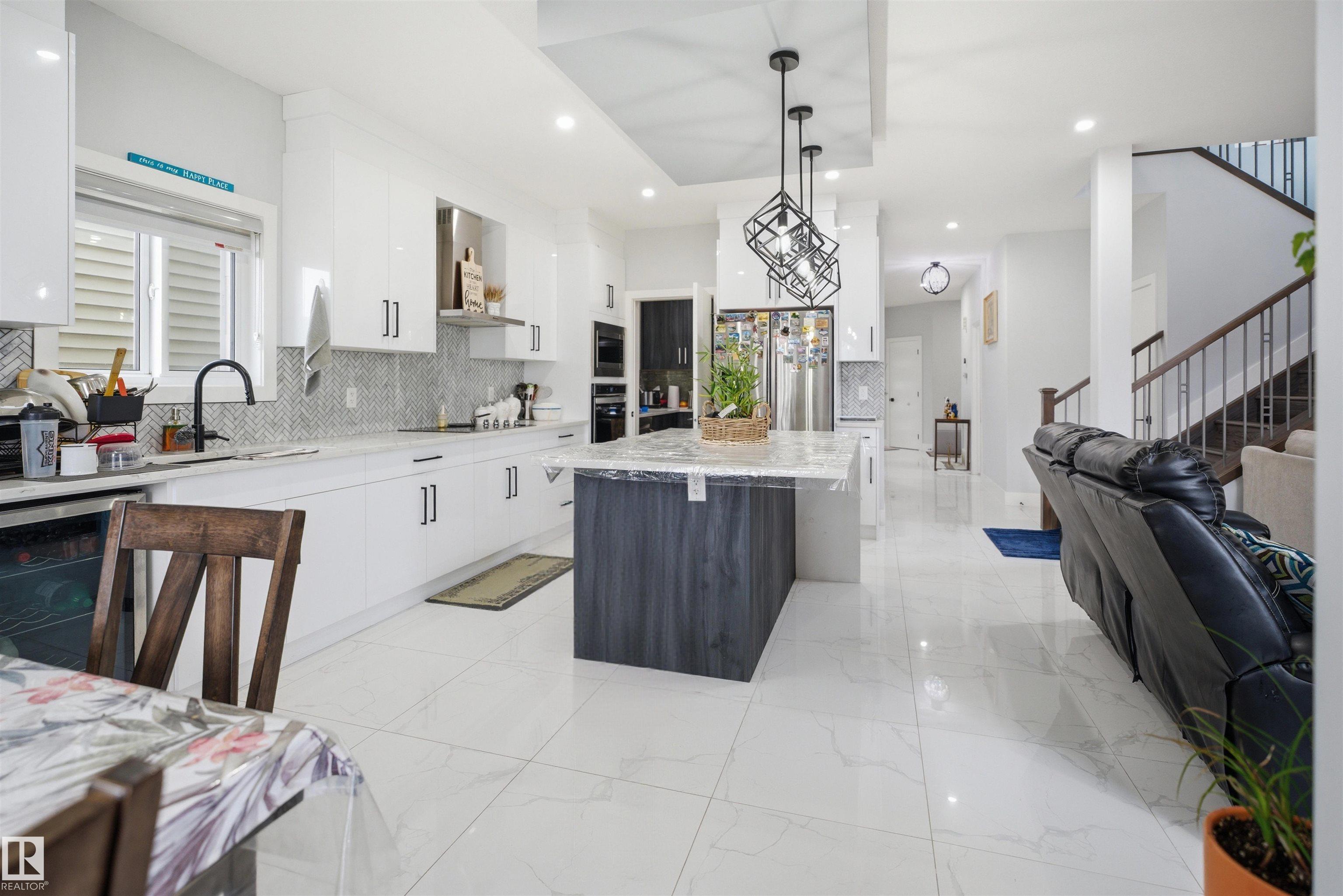 https://zimg.paragon.ice.com/ParagonImages/Property/PM/RAE/225411402/16/0/0/6a77d5b0507599afca58cbea2818e678/1/82473ec0ec419e976485d8d09bf5ca6a/225411402-9BE8E82C-3181-4D12-A491-D94457B288A8.JPG