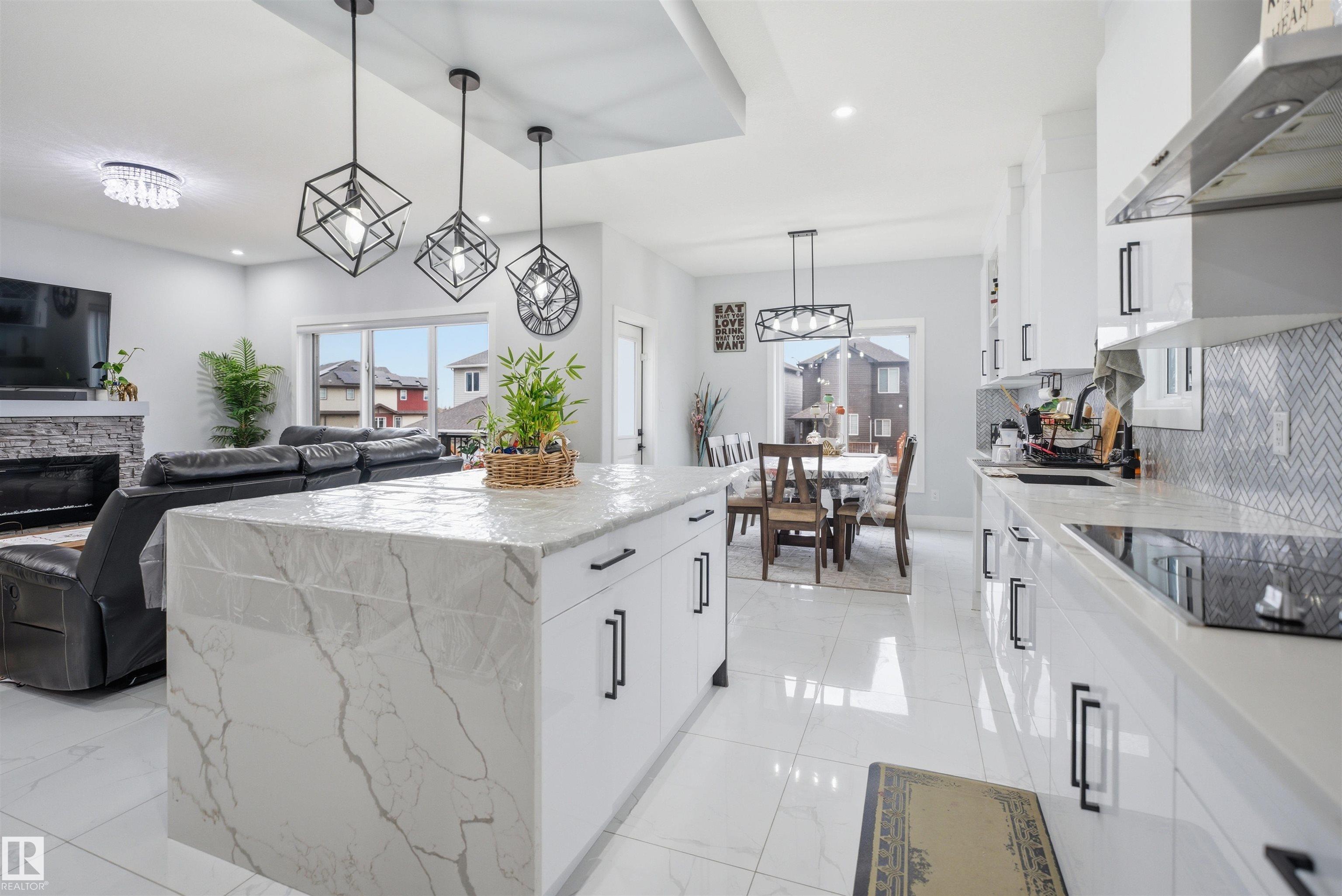 https://zimg.paragon.ice.com/ParagonImages/Property/PM/RAE/225411402/21/0/0/b2ea26b3e8a7307cc7f4150d077f182c/1/82473ec0ec419e976485d8d09bf5ca6a/225411402-CB77872E-865B-4E17-92CD-FB322DB639ED.JPG
