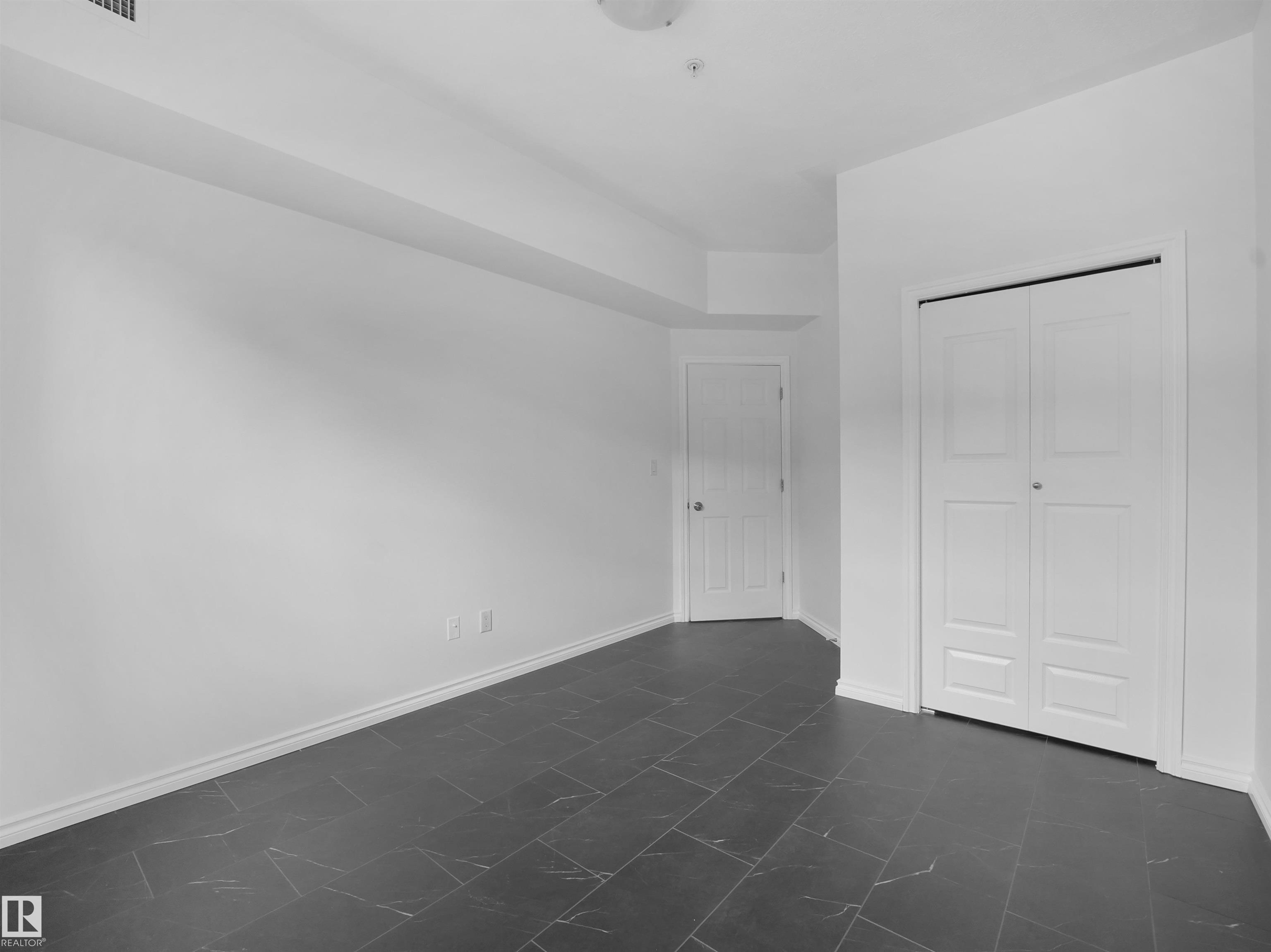 https://zimg.paragon.ice.com/ParagonImages/Property/PM/RAE/225411452/26/0/0/cdc5f497f79042133642e8c0c7addbf8/1/9dc09b8208e33c97a815a744dc9d4a84/225411452-f7d36de2-c9e6-442a-be3a-5d28ccfdb769.JPG