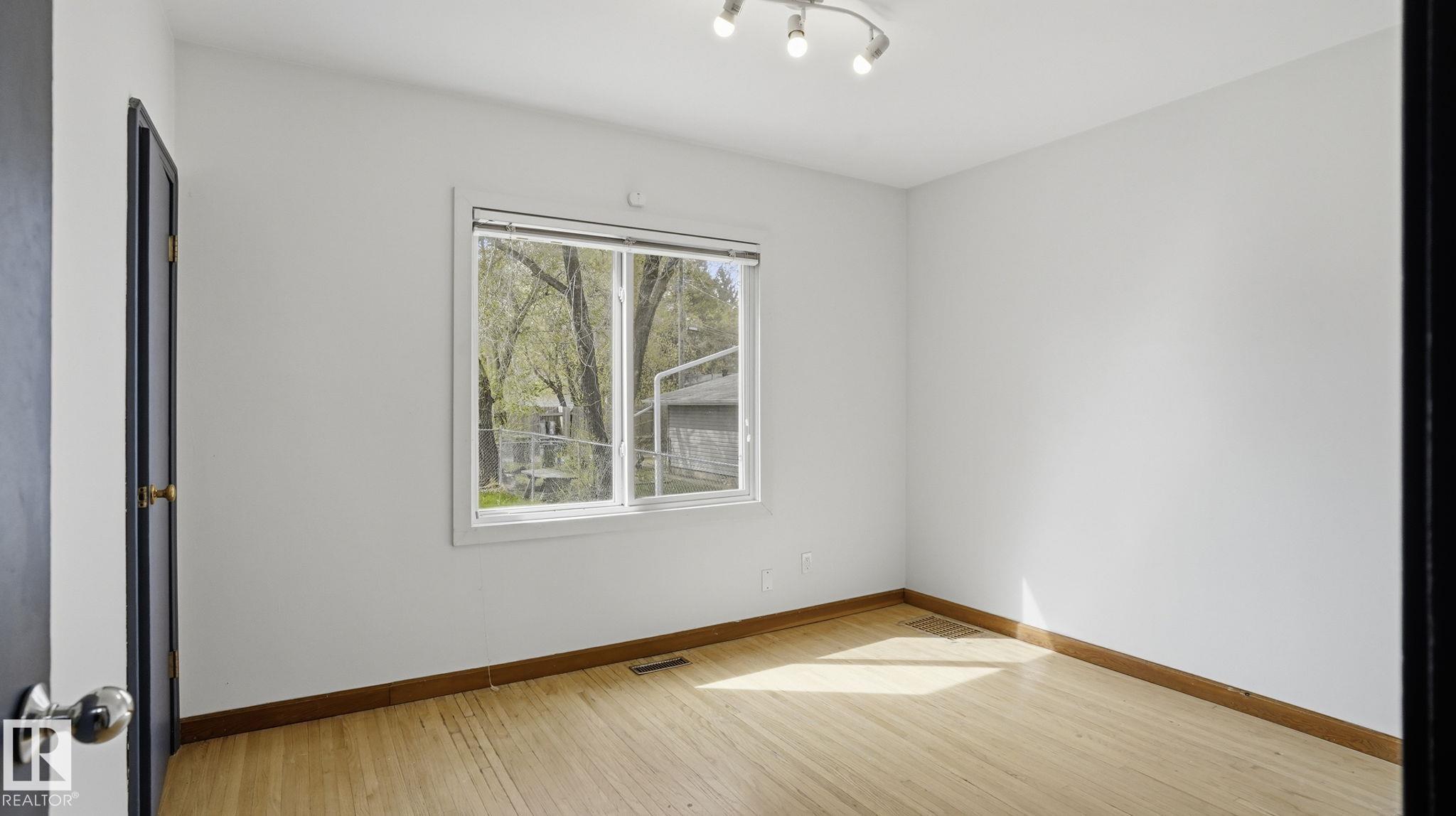 Photo 17 at 10919 68 Avenue NW, Parkallen, Edmonton