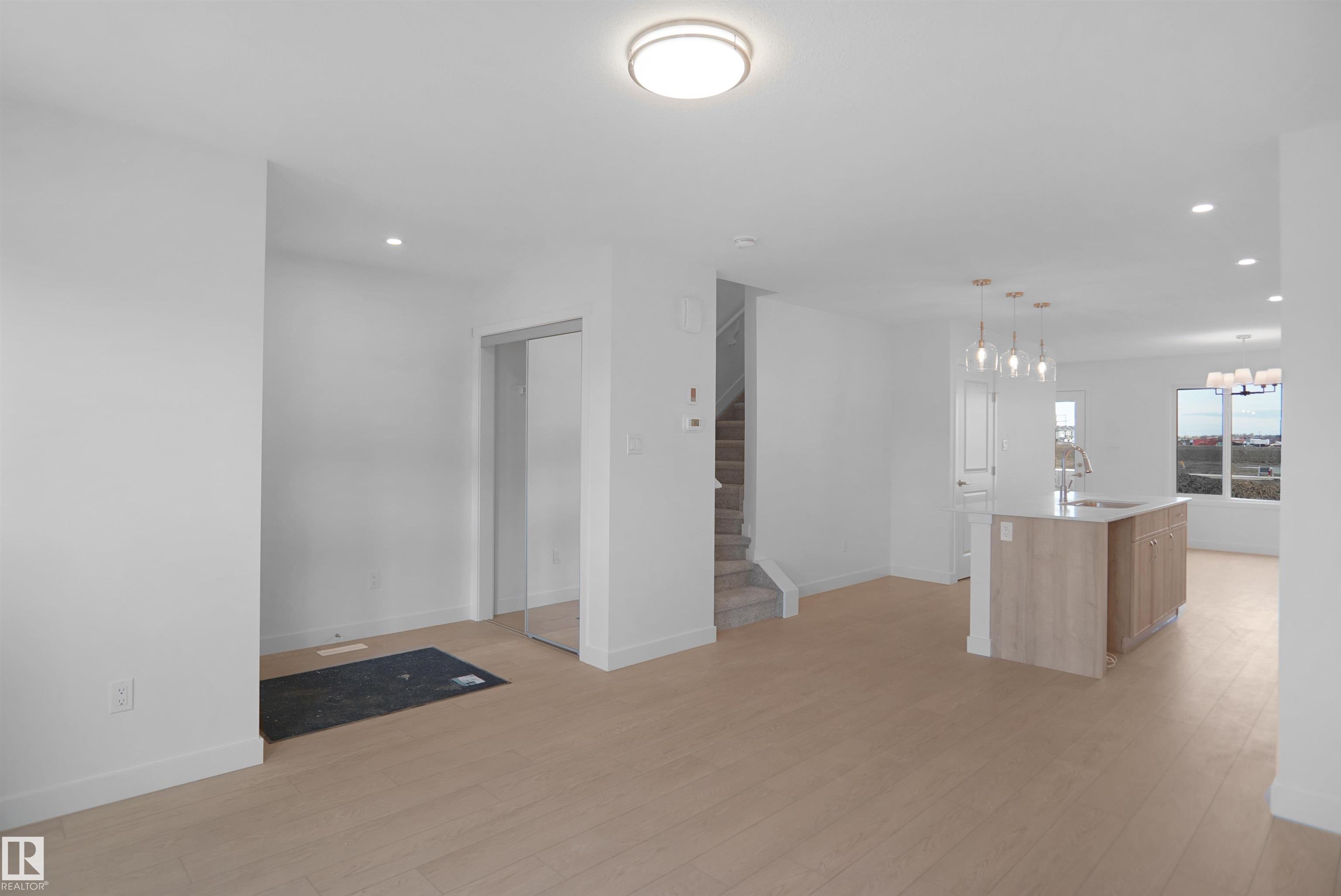 Picture for 21035 25 AV NW