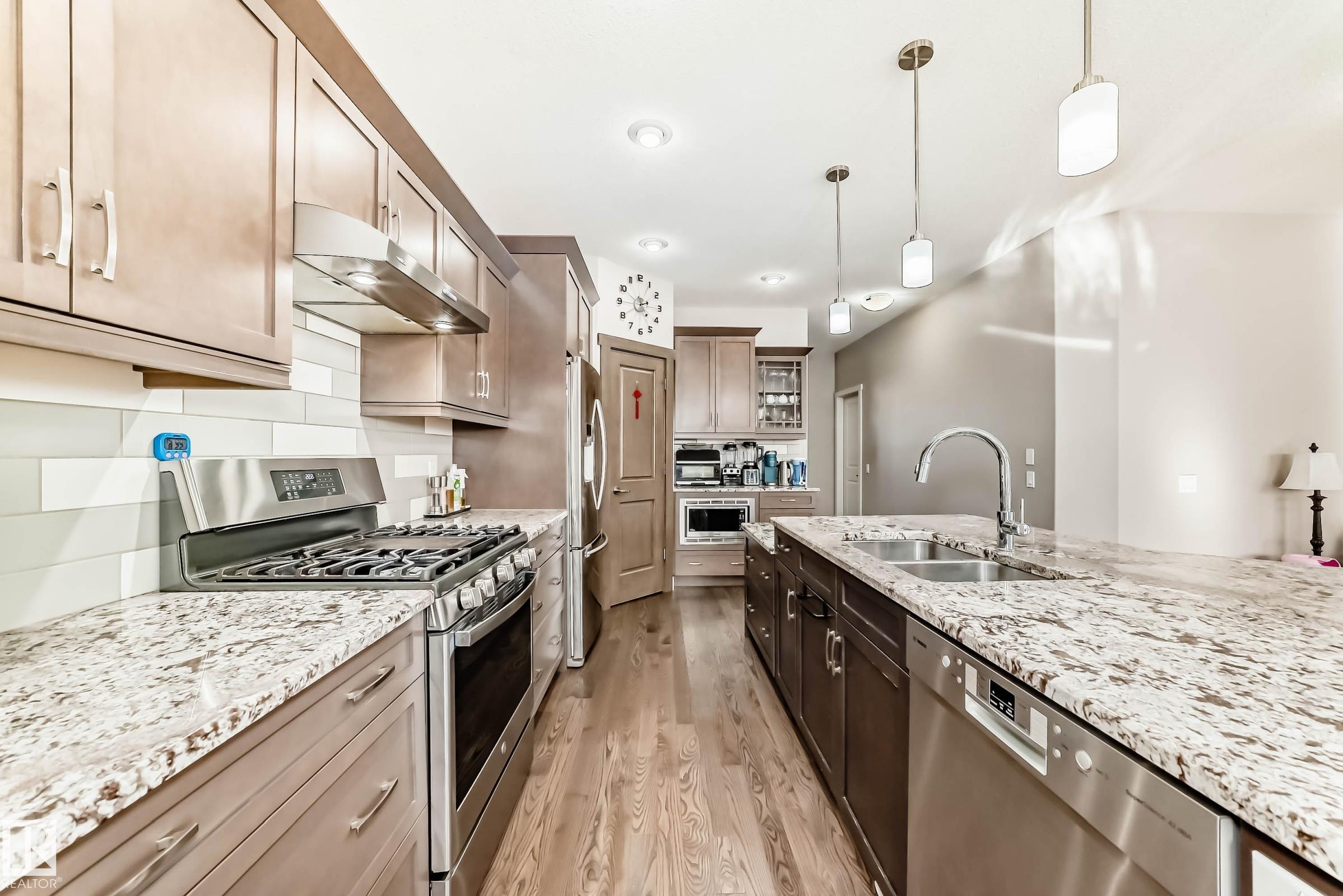 https://zimg.paragon.ice.com/ParagonImages/Property/PM/RAE/225411546/13/0/0/42ceb4cb90c03c6fbbc8e8c3824de5bb/1/2cc704e375cd348b6fd5abbfe8e6f752/225411546-36880227-C351-4EA3-A13C-4DB761821E15.JPG