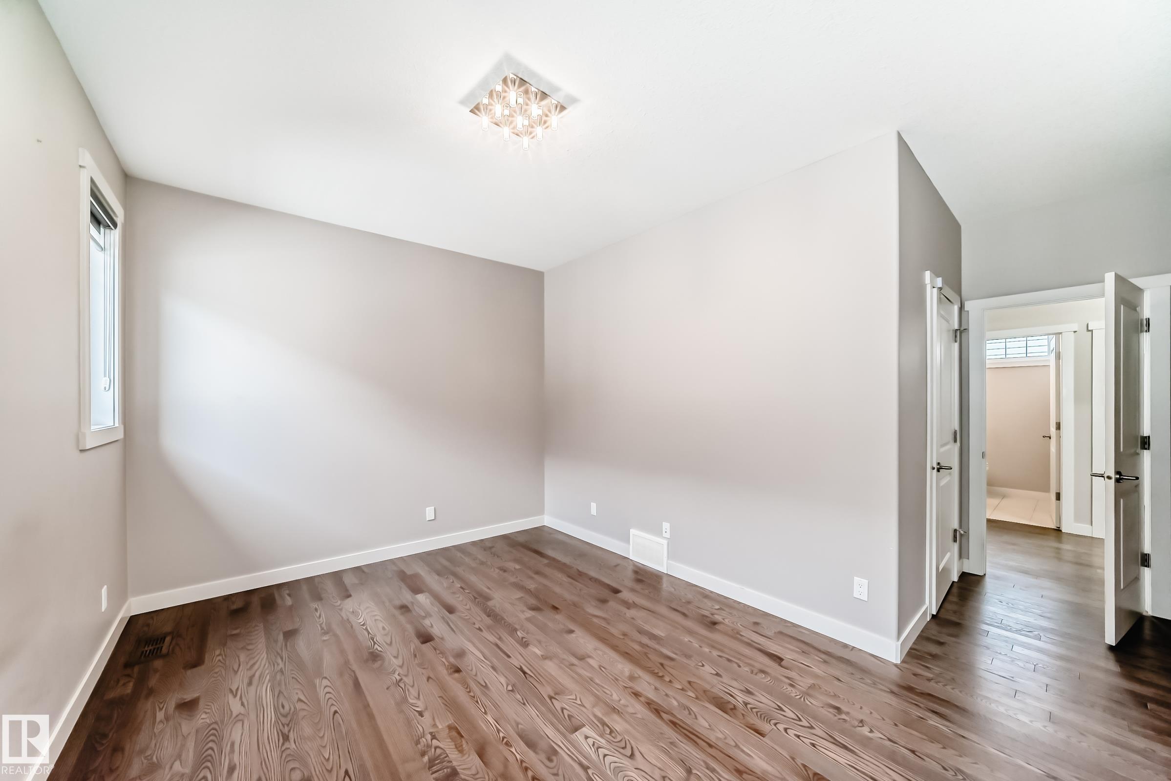 https://zimg.paragon.ice.com/ParagonImages/Property/PM/RAE/225411546/70/0/0/71bcf9959ce75d35a84077408a36740e/1/2cc704e375cd348b6fd5abbfe8e6f752/225411546-d0279de8-5a77-43e5-9f90-d48a898defed.JPG