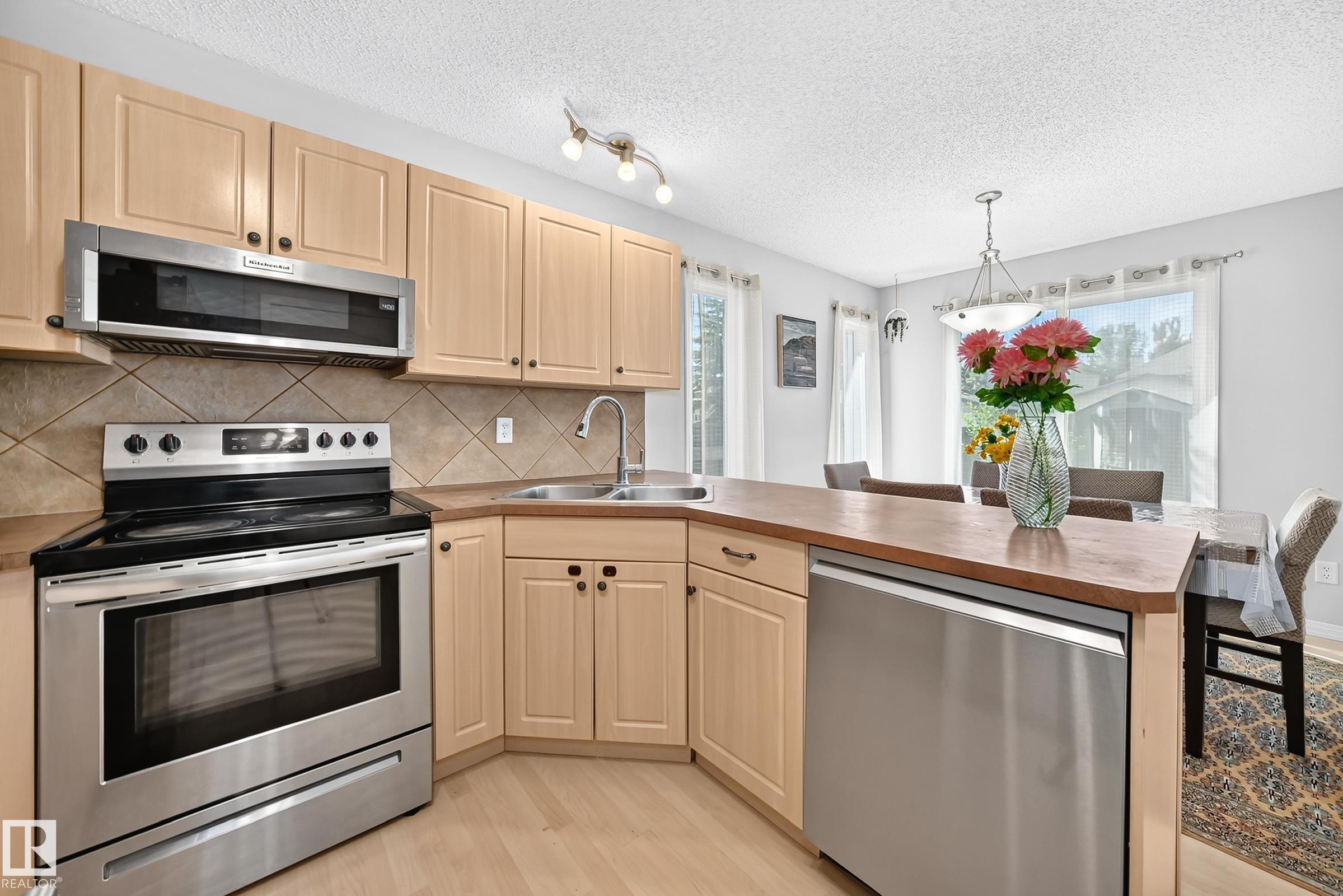 Photo 19 at 1126 Grantham Drive NW, Glastonbury, Edmonton
