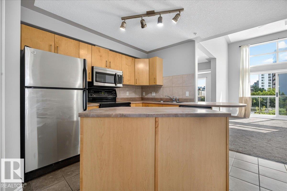 Photo 12 at 503 - 10033 116 Street NW, Wîhkwêntôwin, Edmonton