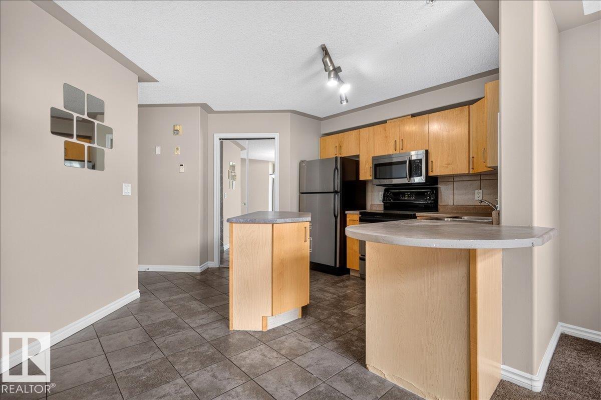 Photo 10 at 503 - 10033 116 Street NW, Wîhkwêntôwin, Edmonton