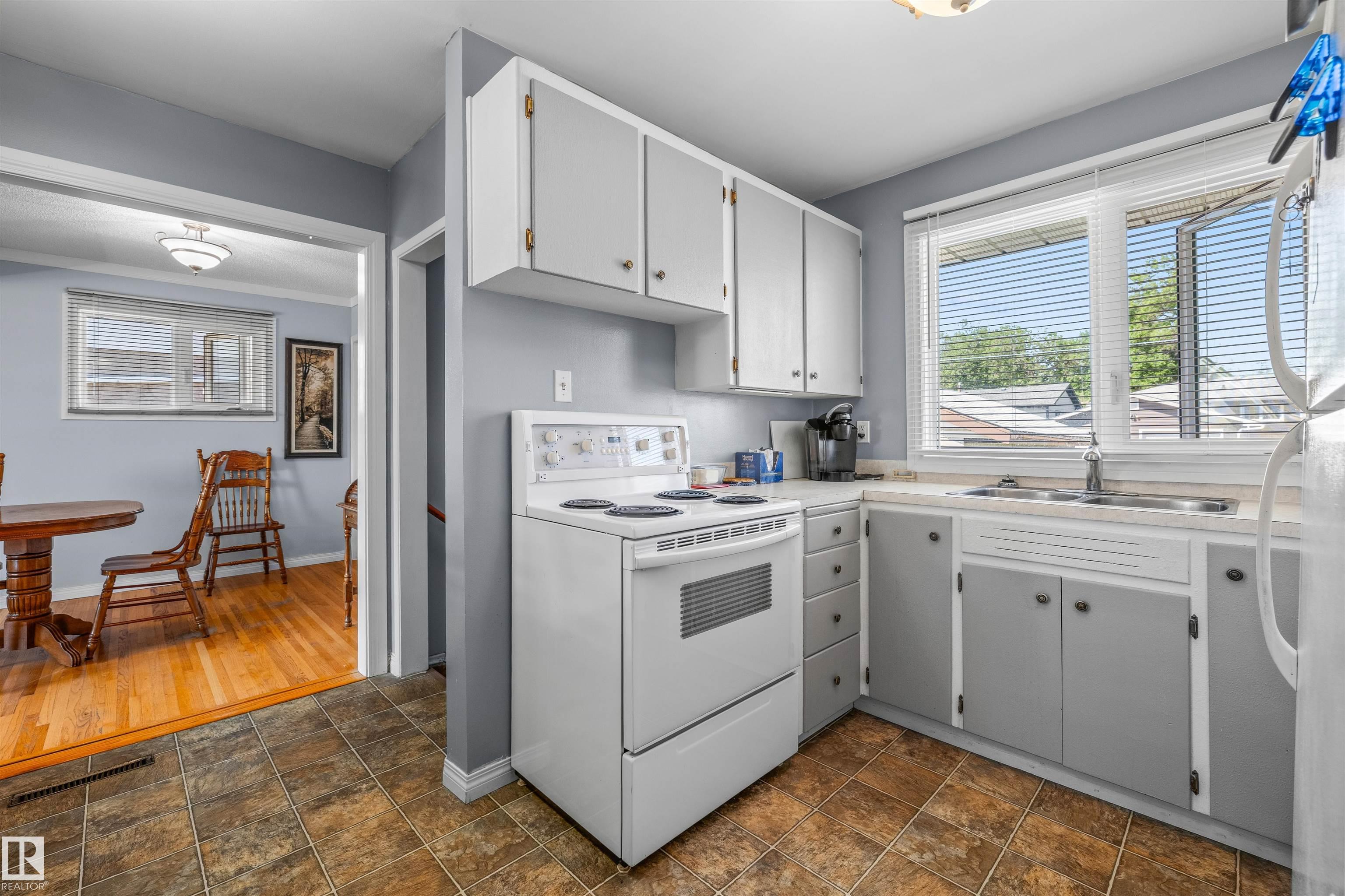 https://zimg.paragon.ice.com/ParagonImages/Property/PM/RAE/225411631/11/0/0/483b2d6a5f0254cce3c57410c009fe06/1/1815a17ac5f44707d1d577e1adb89e17/225411631-46908dcf-66f4-4bbb-bddf-8d00cb7d4ca2.JPG