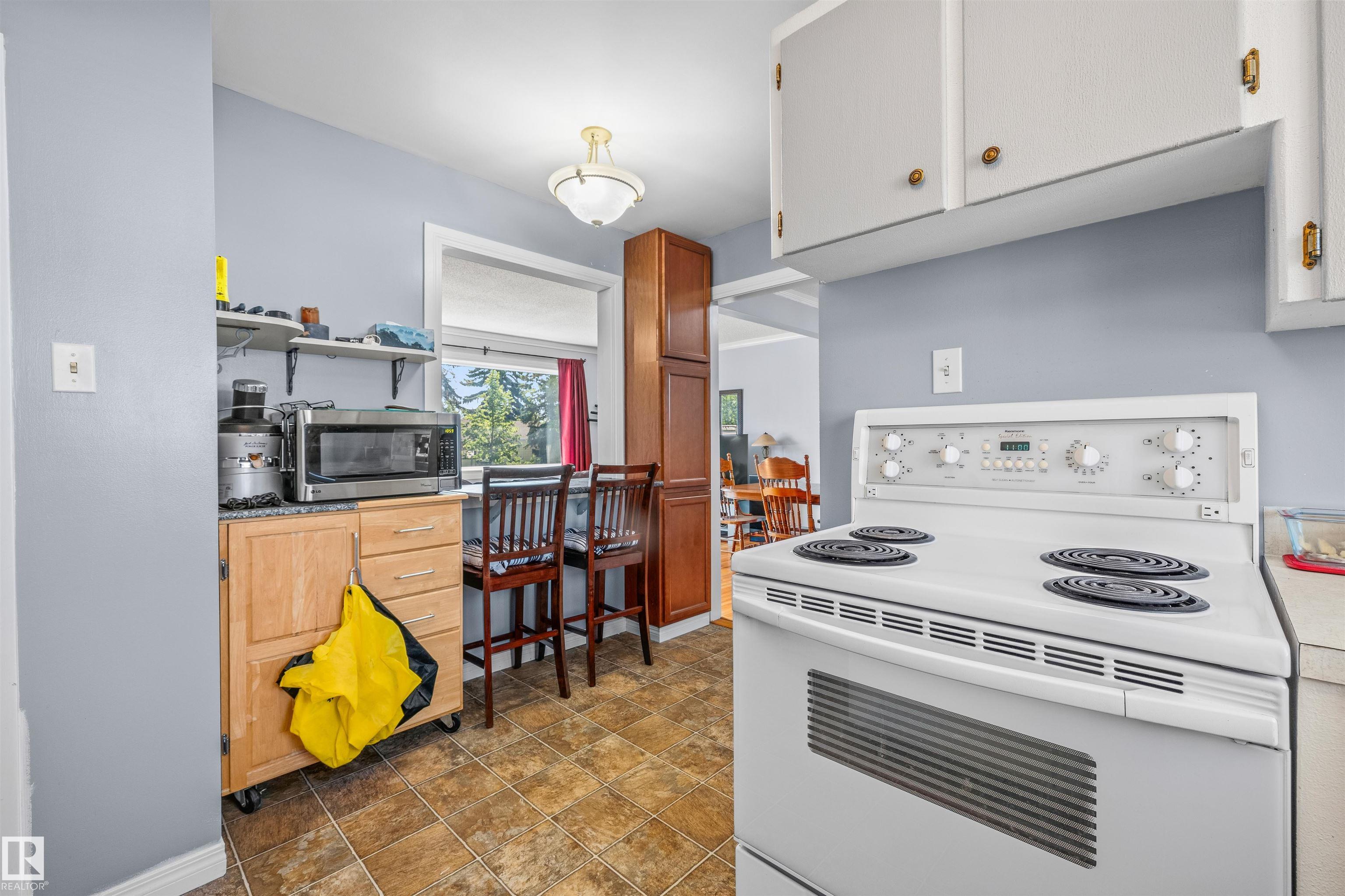 https://zimg.paragon.ice.com/ParagonImages/Property/PM/RAE/225411631/13/0/0/e2347600949a2b19fa6e484136211a5f/1/1815a17ac5f44707d1d577e1adb89e17/225411631-41d9c15c-cf0d-423b-9602-47b5ada691b2.JPG