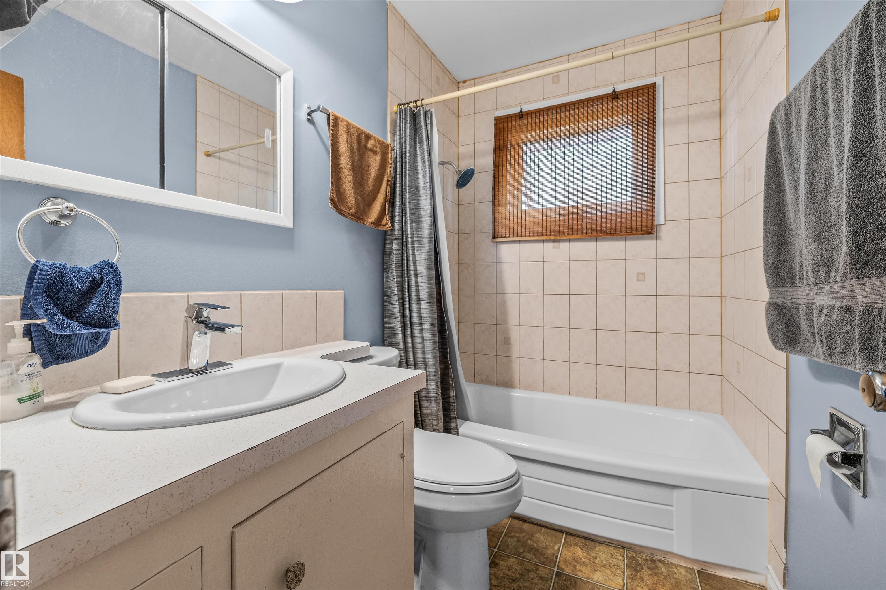 https://zimg.paragon.ice.com/ParagonImages/Property/PM/RAE/225411631/17/0/0/4347148ae0eb8a397cc165f602c5abbb/1/1815a17ac5f44707d1d577e1adb89e17/225411631-34782be6-5759-465c-9b65-f86f5cc2c70b.JPG