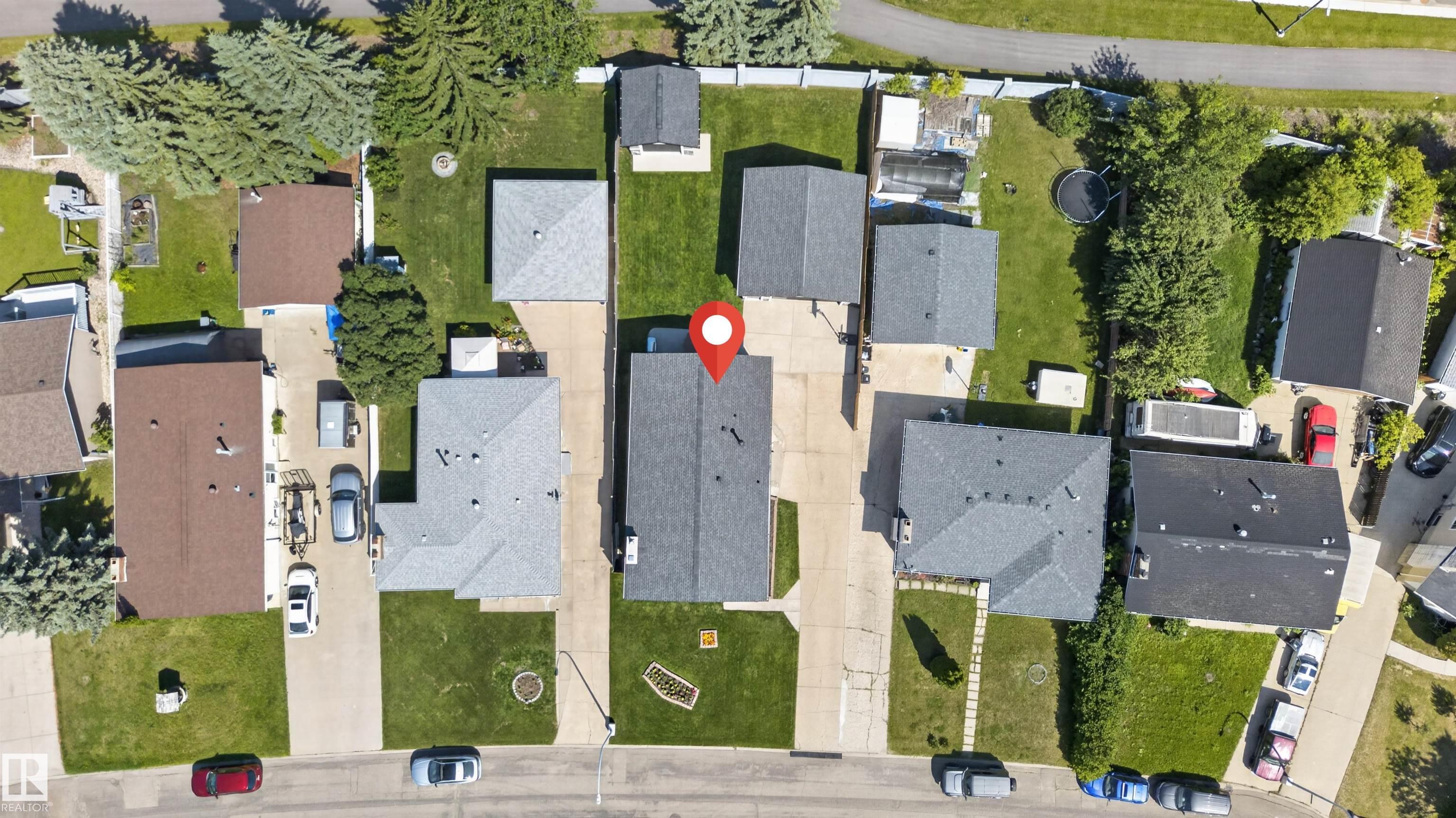 Photo 8 at 3911 67 Street NW, Michaels Park, Edmonton