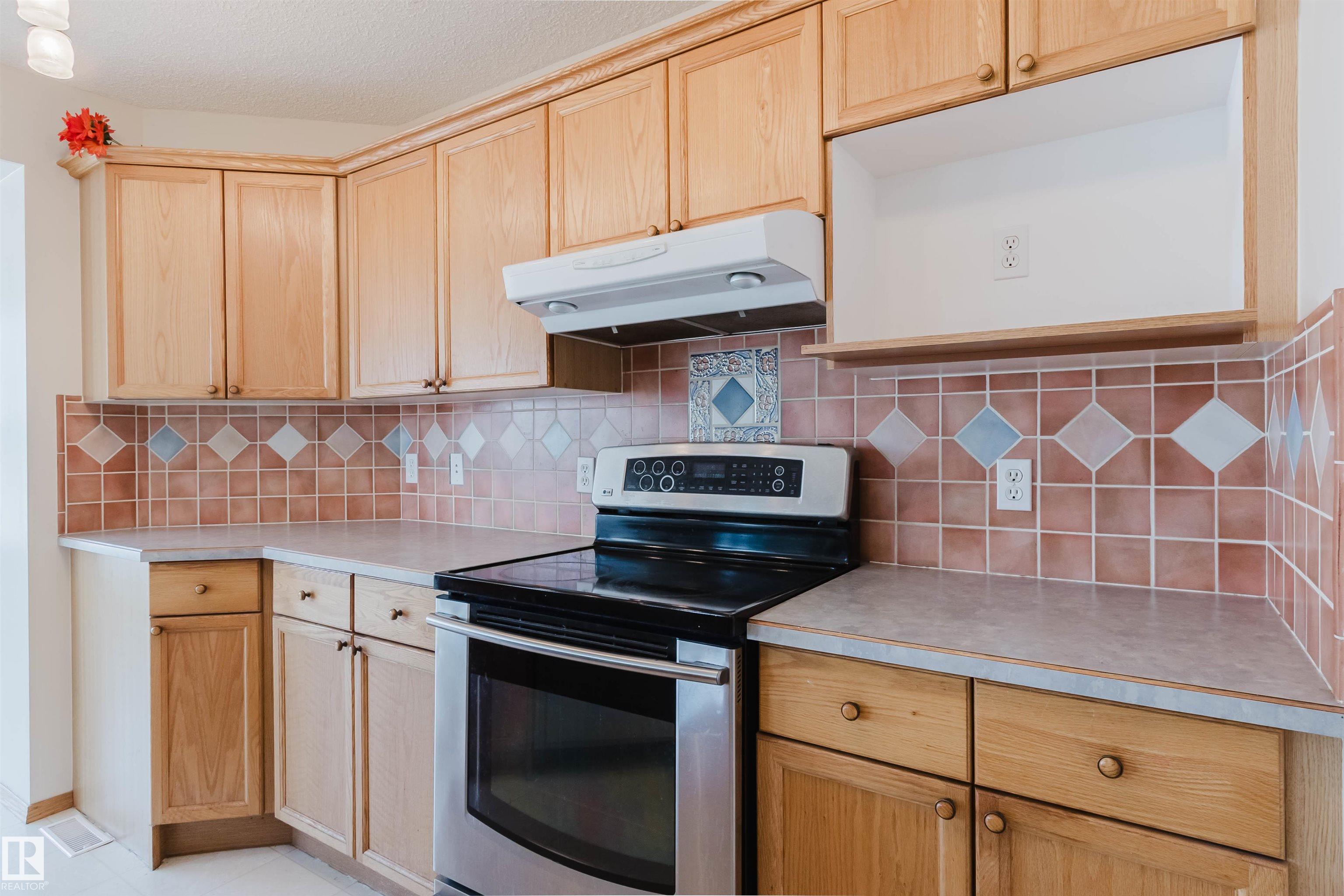 https://zimg.paragon.ice.com/ParagonImages/Property/PM/RAE/225411668/12/0/0/9f35f309e200dbaf5799fb076ea1fd63/1/d41d5e236493d94309ed9eeeafaf491e/225411668-3a08d5e3-8a77-423c-823e-e7169aacd5a8.JPG