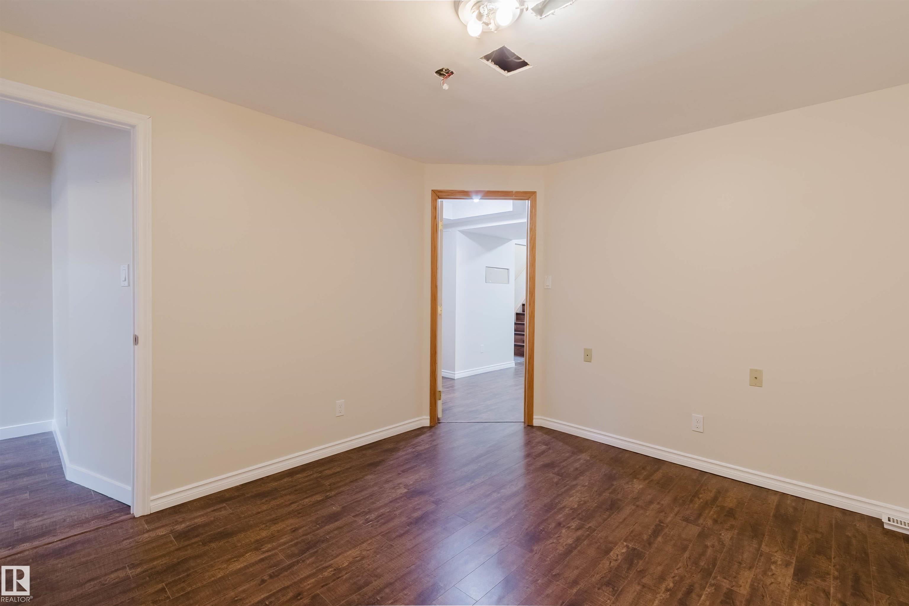 https://zimg.paragon.ice.com/ParagonImages/Property/PM/RAE/225411668/34/0/0/63de4f581057fa24a2f70844cade2300/1/d41d5e236493d94309ed9eeeafaf491e/225411668-39db5a54-721c-4c4a-8d41-3027c2aead2f.JPG