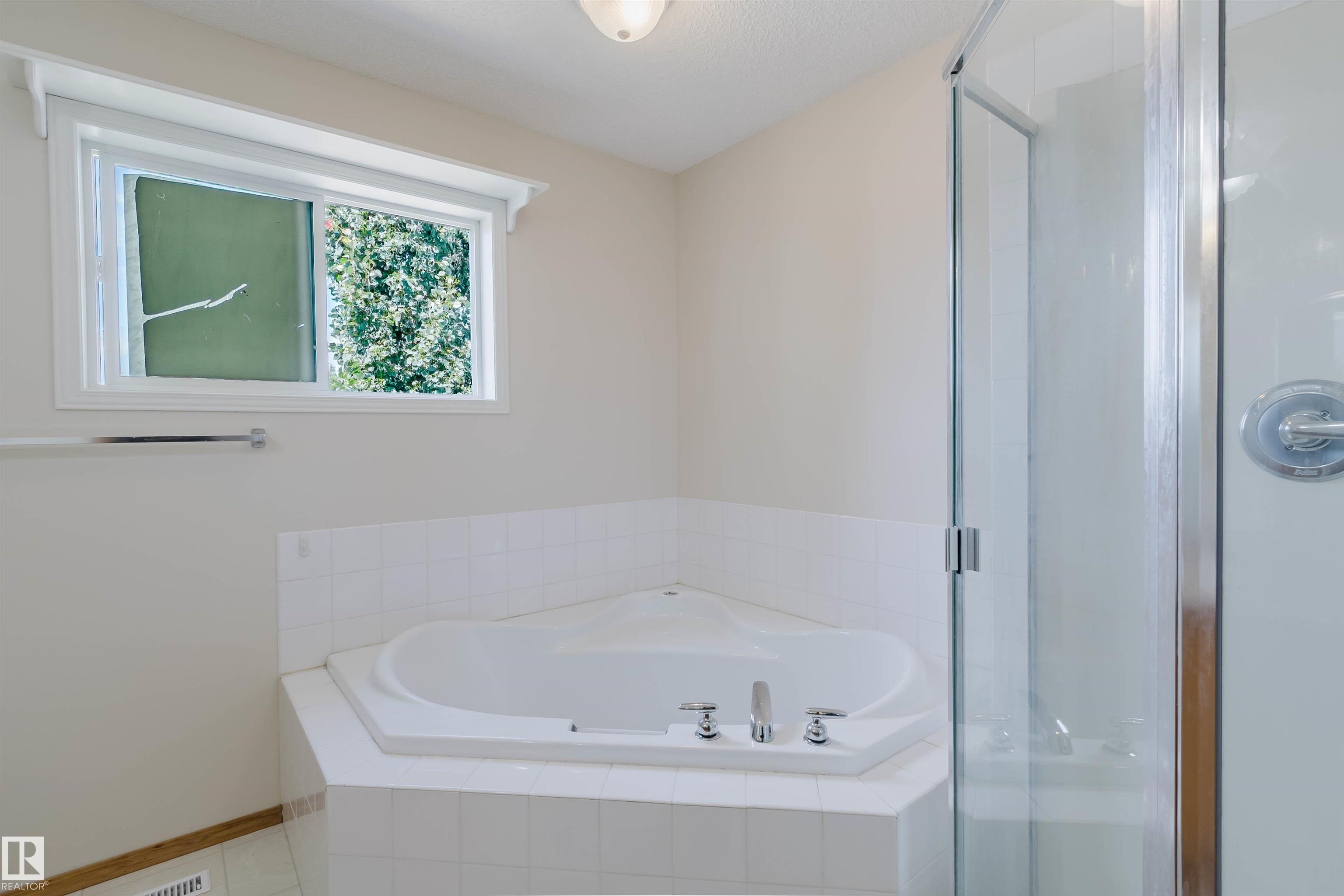 https://zimg.paragon.ice.com/ParagonImages/Property/PM/RAE/225411668/37/0/0/85982ab0763115af7b5ae0dfe110674c/1/d41d5e236493d94309ed9eeeafaf491e/225411668-3e5d3aac-91f4-458b-b923-d44e546f955b.JPG