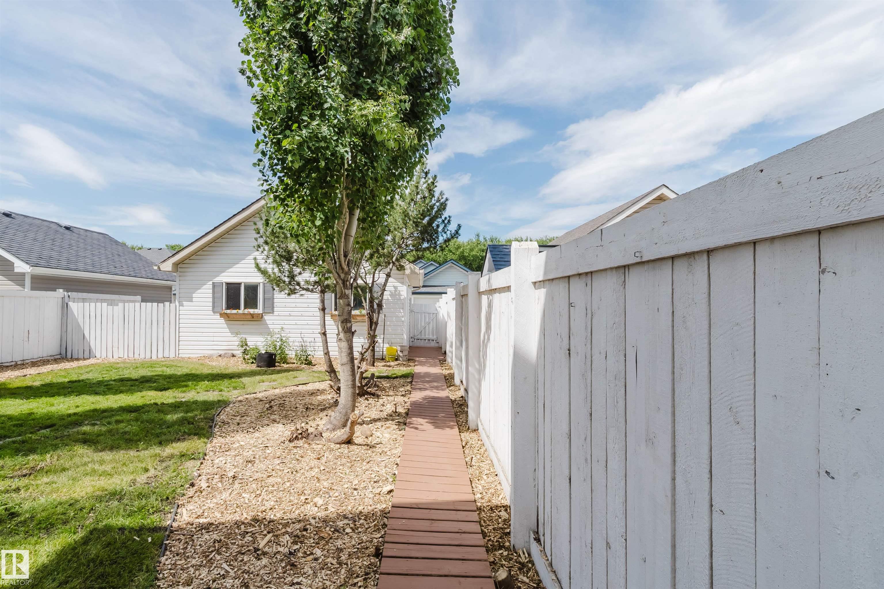 https://zimg.paragon.ice.com/ParagonImages/Property/PM/RAE/225411668/44/0/0/3ec4a0f016b4d603a39e3080e4c20df2/1/d41d5e236493d94309ed9eeeafaf491e/225411668-7587ebe0-747b-4276-a99d-e73143486b68.JPG