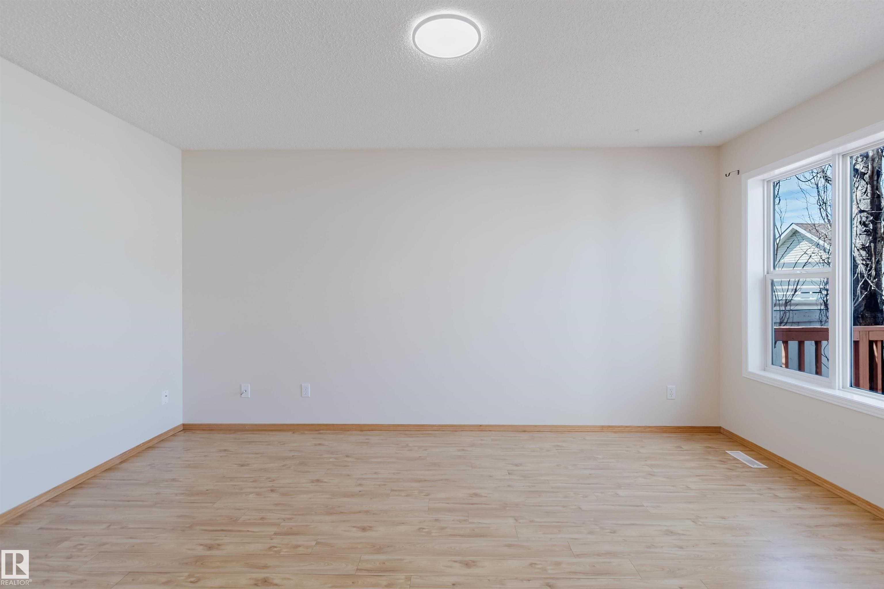 https://zimg.paragon.ice.com/ParagonImages/Property/PM/RAE/225411668/6/0/0/34fe05d1db00558fff9fe15631a7ce2c/1/d41d5e236493d94309ed9eeeafaf491e/225411668-5f6d5ed5-c70e-4c54-a444-88df836b6bbb.JPG