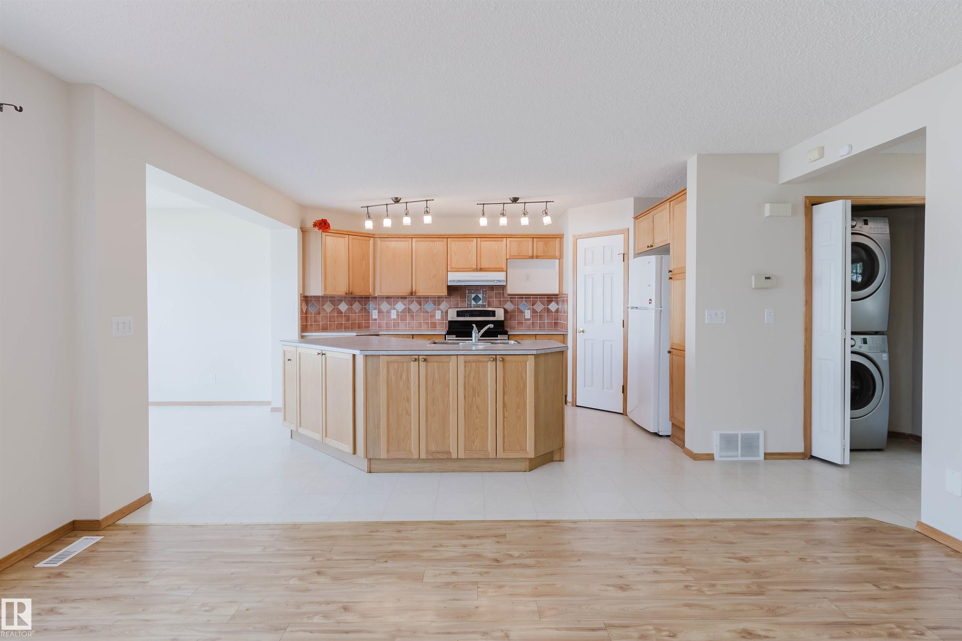 https://zimg.paragon.ice.com/ParagonImages/Property/PM/RAE/225411668/8/0/0/33db1c6588f53c66426d404bbdb8ba95/1/d41d5e236493d94309ed9eeeafaf491e/225411668-b5f69c13-7d52-4d46-91de-0eca6ba1fa96.JPG