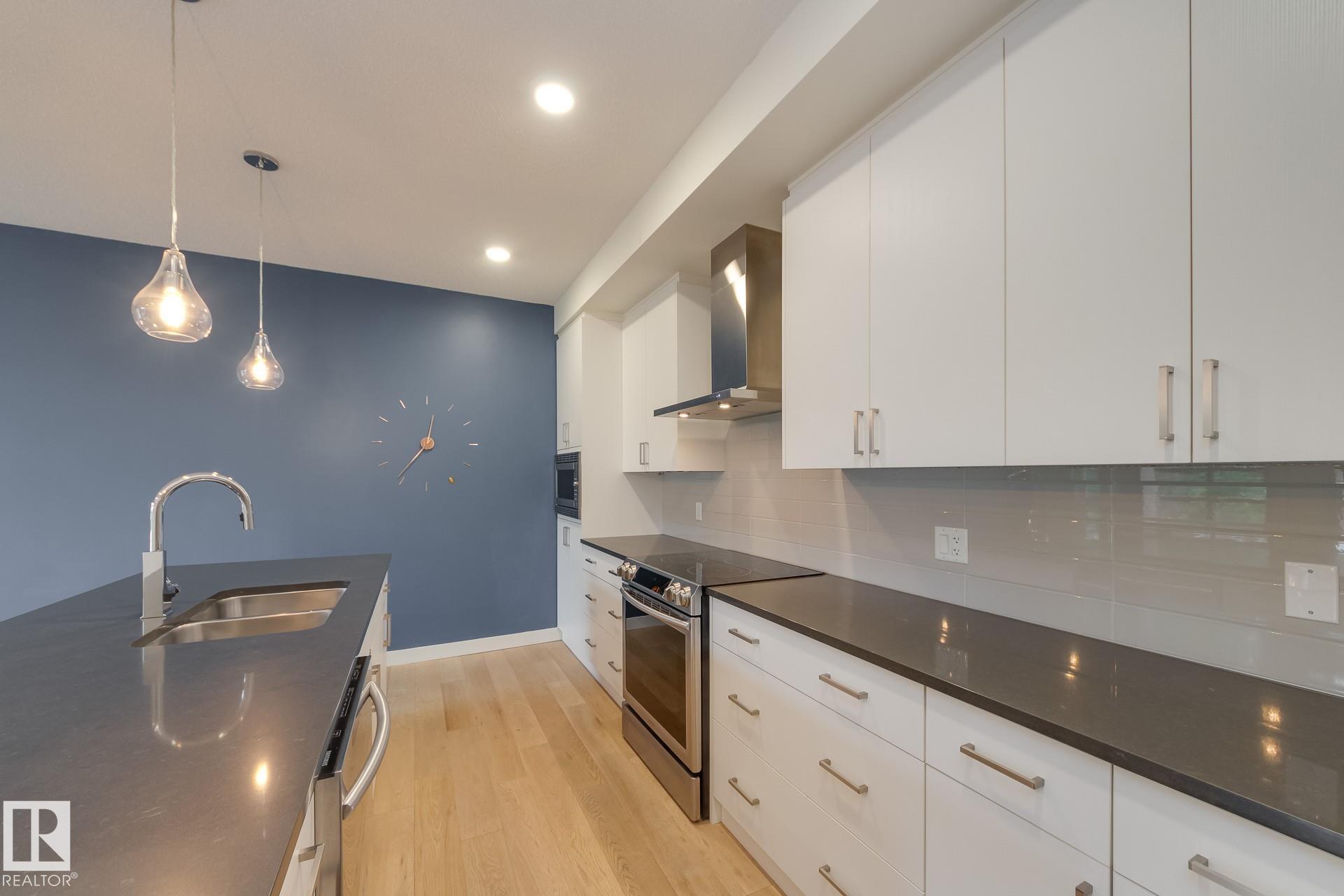 https://zimg.paragon.ice.com/ParagonImages/Property/PM/RAE/225411682/11/0/0/4ddd83c0822948955aef4459a5dff878/1/b1f1e5b0b9884f44edc713eb92c85dd2/225411682-b2b3a1a0-5635-4eff-800f-bbcd5668618b.JPG