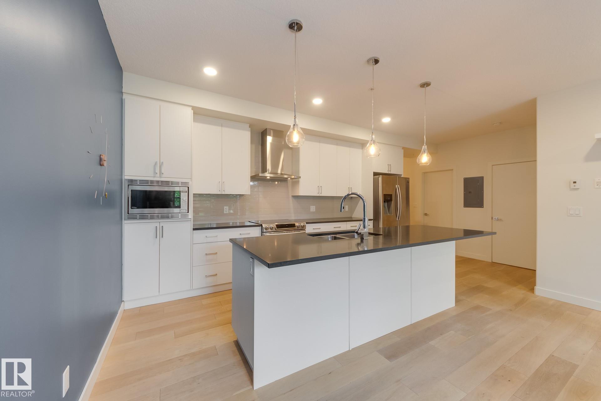 https://zimg.paragon.ice.com/ParagonImages/Property/PM/RAE/225411682/8/0/0/7d2f8da86880b467c5205f16904bb4d9/1/b1f1e5b0b9884f44edc713eb92c85dd2/225411682-91724bad-3195-4ae6-bc38-e02a08dd03e9.JPG