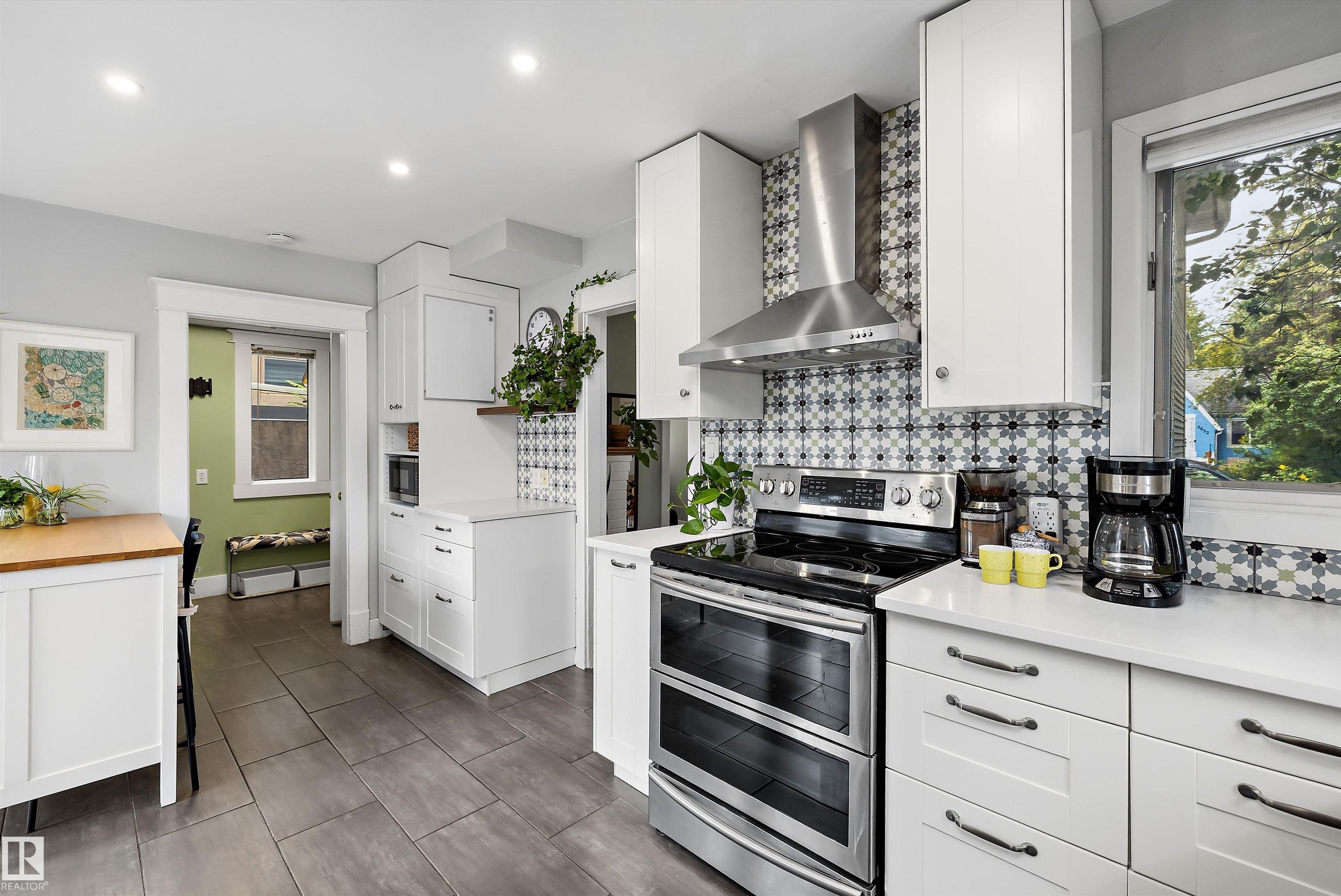 https://zimg.paragon.ice.com/ParagonImages/Property/PM/RAE/225411695/16/0/0/6338b76fcf0731b16e0b1b8b19567760/1/aa5d23c7866d34dc0837c52aec5b2855/225411695-a973ed83-01c1-45a0-9243-8a9ab476dca7.JPG