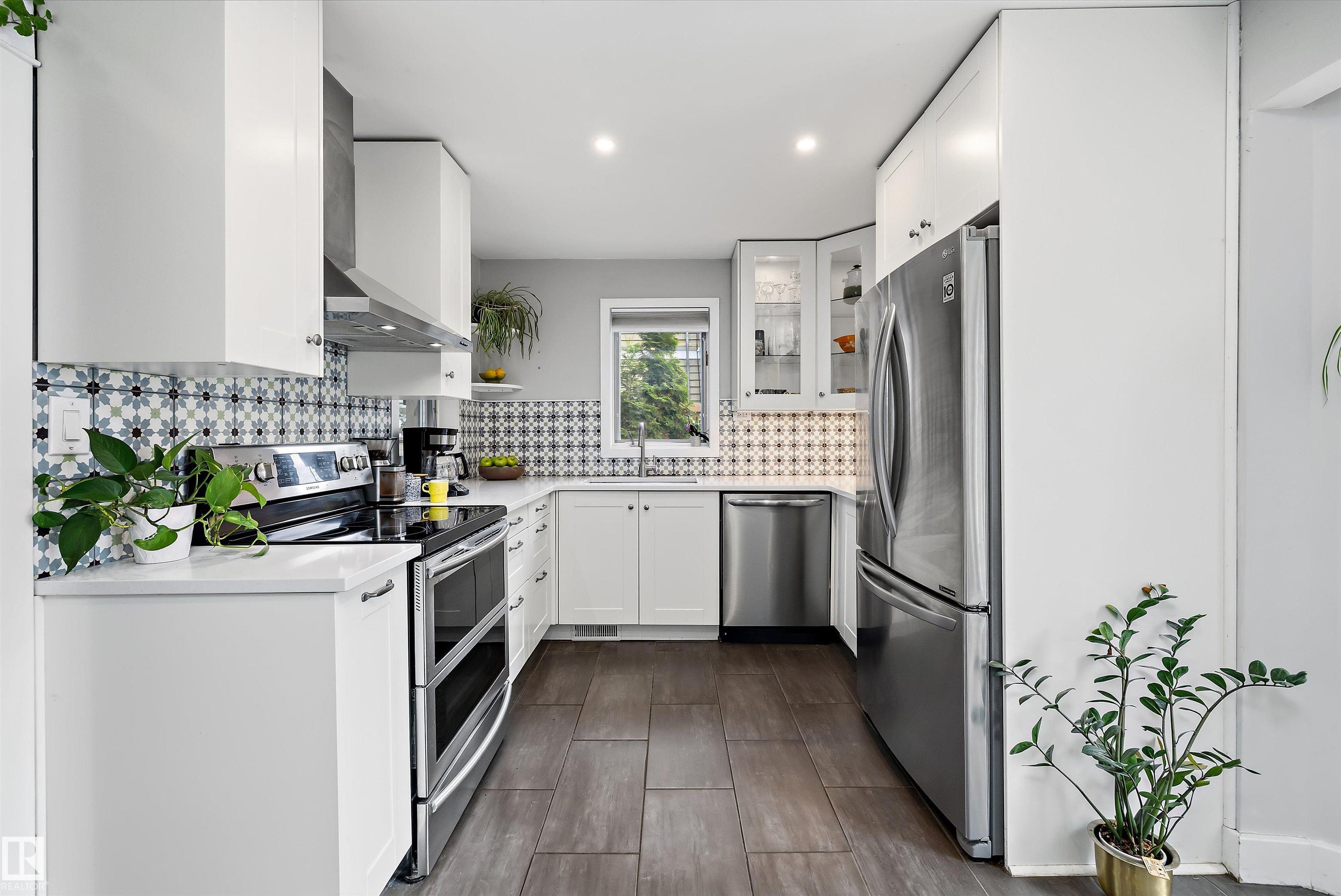 https://zimg.paragon.ice.com/ParagonImages/Property/PM/RAE/225411695/18/0/0/30e2e2f63e56e74a0fbe01613726197b/1/aa5d23c7866d34dc0837c52aec5b2855/225411695-2d425828-36e7-49b9-865f-8e5f00c0c412.JPG