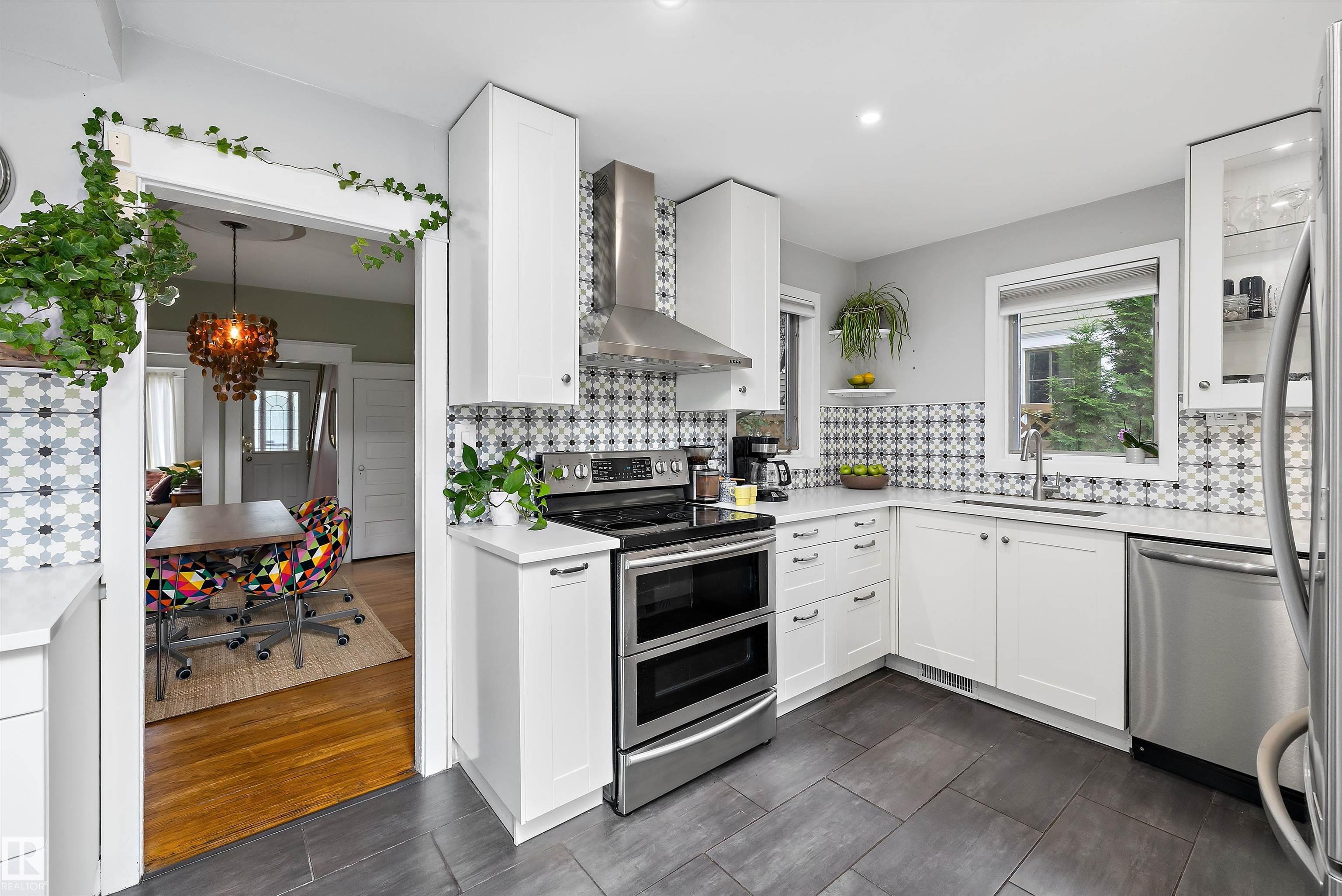 https://zimg.paragon.ice.com/ParagonImages/Property/PM/RAE/225411695/19/0/0/9ed01bd781d421e399582a271d08e4b1/1/aa5d23c7866d34dc0837c52aec5b2855/225411695-de8e42bc-3e1e-420b-862b-23991af1d43d.JPG
