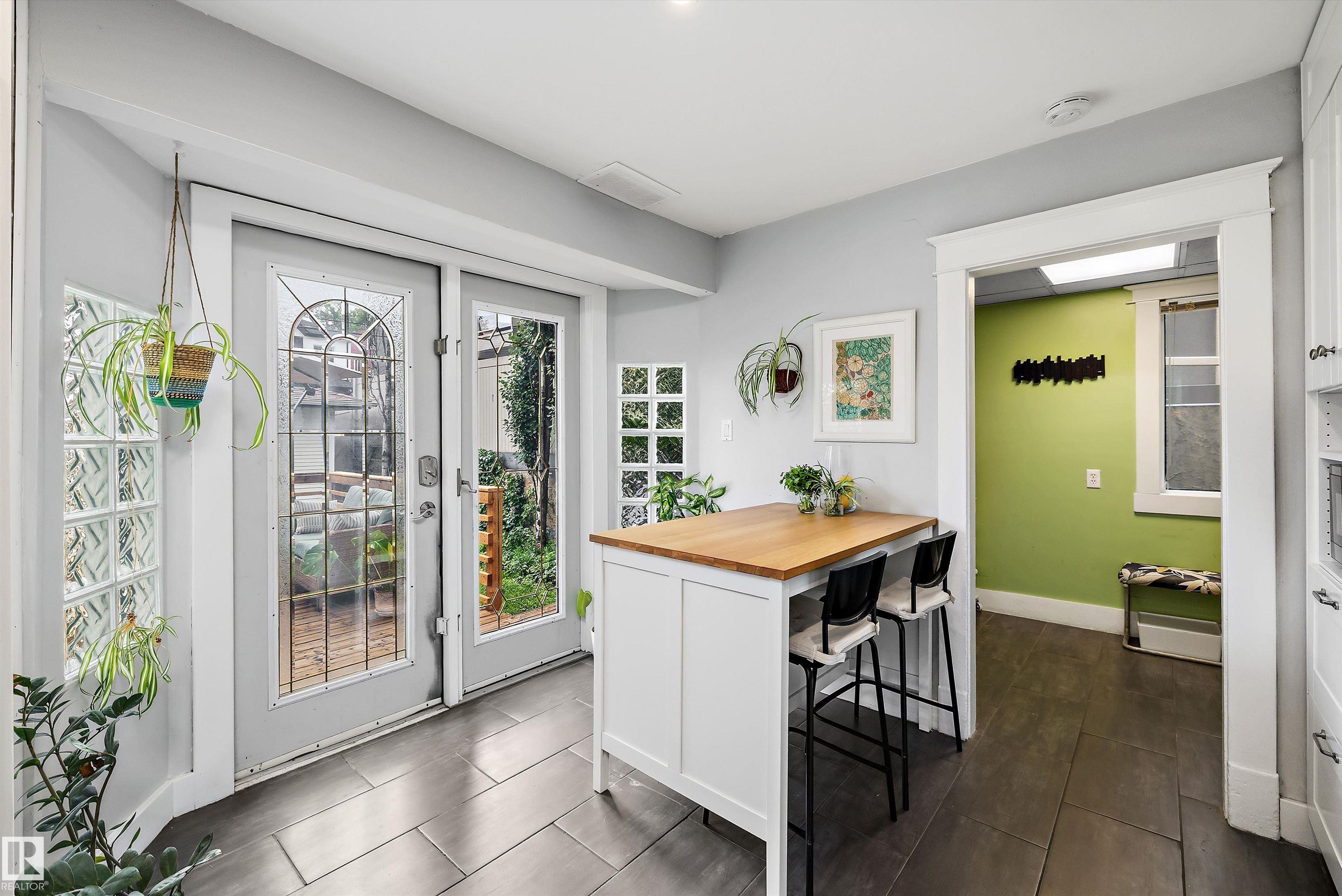 https://zimg.paragon.ice.com/ParagonImages/Property/PM/RAE/225411695/21/0/0/795d1b5fd116bf8b9edff472af8fb95d/1/aa5d23c7866d34dc0837c52aec5b2855/225411695-ea31bfe5-c145-49e4-96f3-fbac98561dd4.JPG