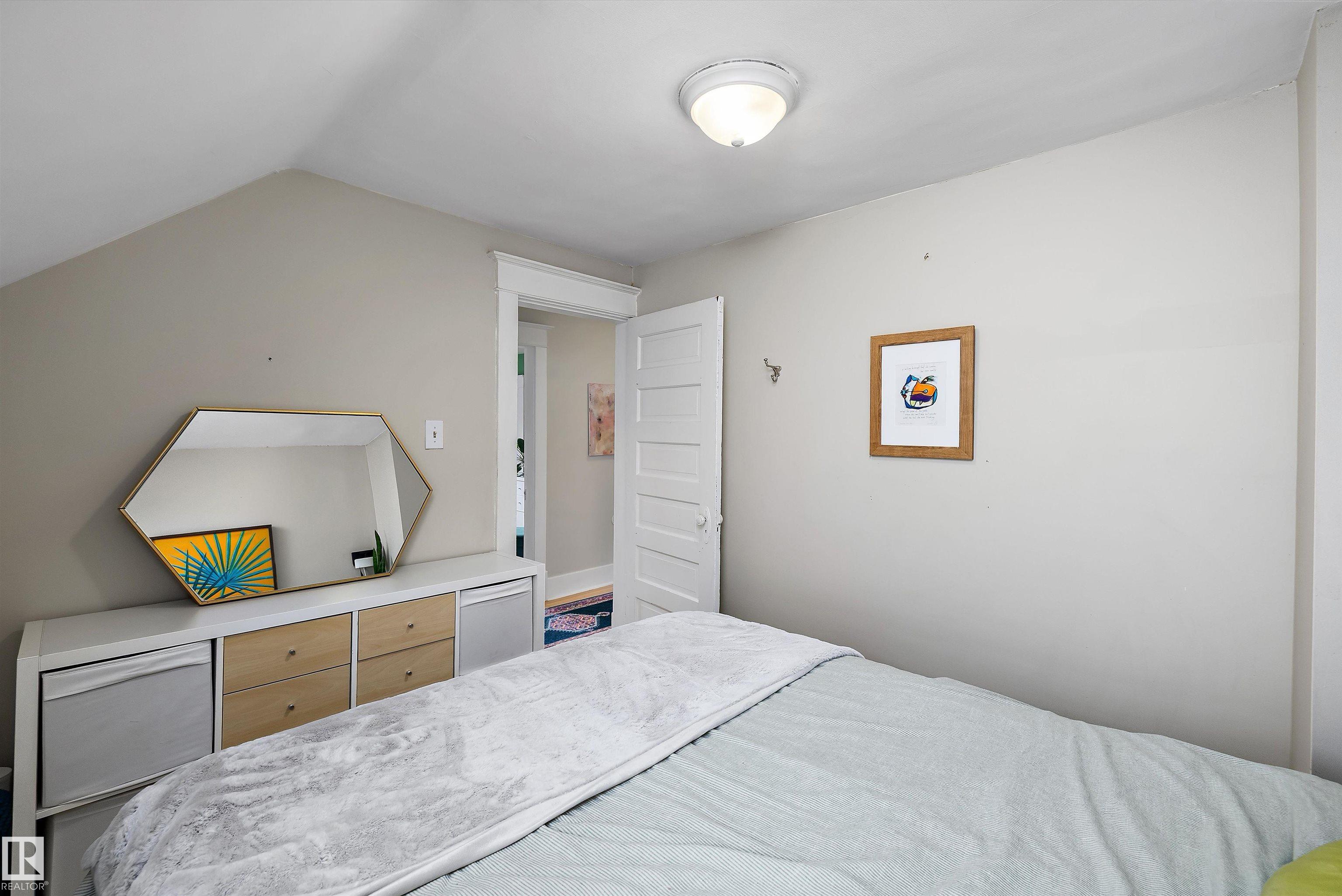 https://zimg.paragon.ice.com/ParagonImages/Property/PM/RAE/225411695/34/0/0/0b3ff3d9933669e135f71a7ff7eccbd9/1/aa5d23c7866d34dc0837c52aec5b2855/225411695-9486b627-f946-41b4-869d-6e76d09c6b6d.JPG