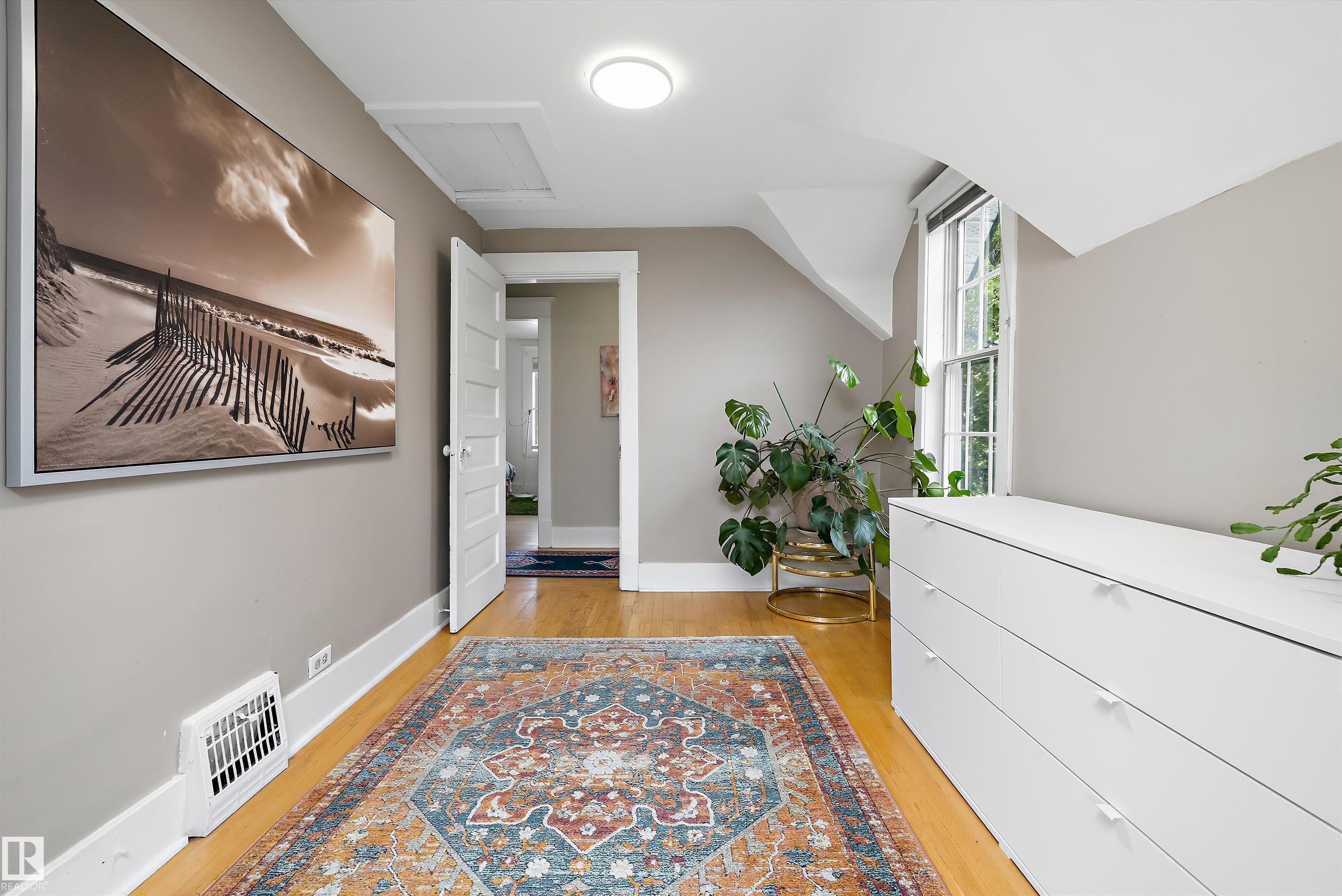 https://zimg.paragon.ice.com/ParagonImages/Property/PM/RAE/225411695/36/0/0/3c19aea1382e8046657b7898e368d071/1/aa5d23c7866d34dc0837c52aec5b2855/225411695-bcc2e3aa-3f8a-4fcd-9cee-c3be0a60913a.JPG