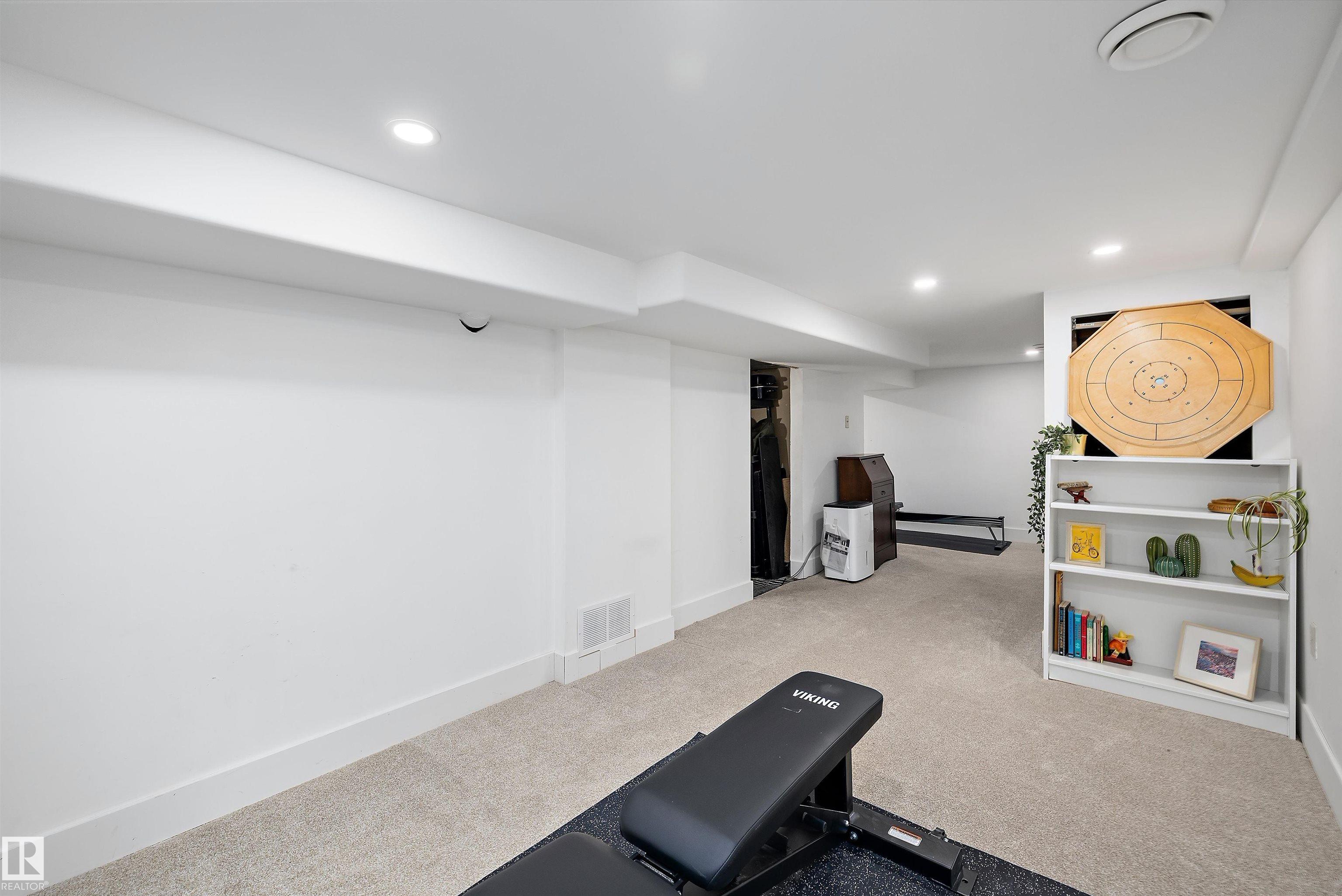 https://zimg.paragon.ice.com/ParagonImages/Property/PM/RAE/225411695/46/0/0/e966b121e2e6c931da3124b0dfc5e3da/1/aa5d23c7866d34dc0837c52aec5b2855/225411695-90190a89-a06a-4979-92af-c3eb0a3327f7.JPG