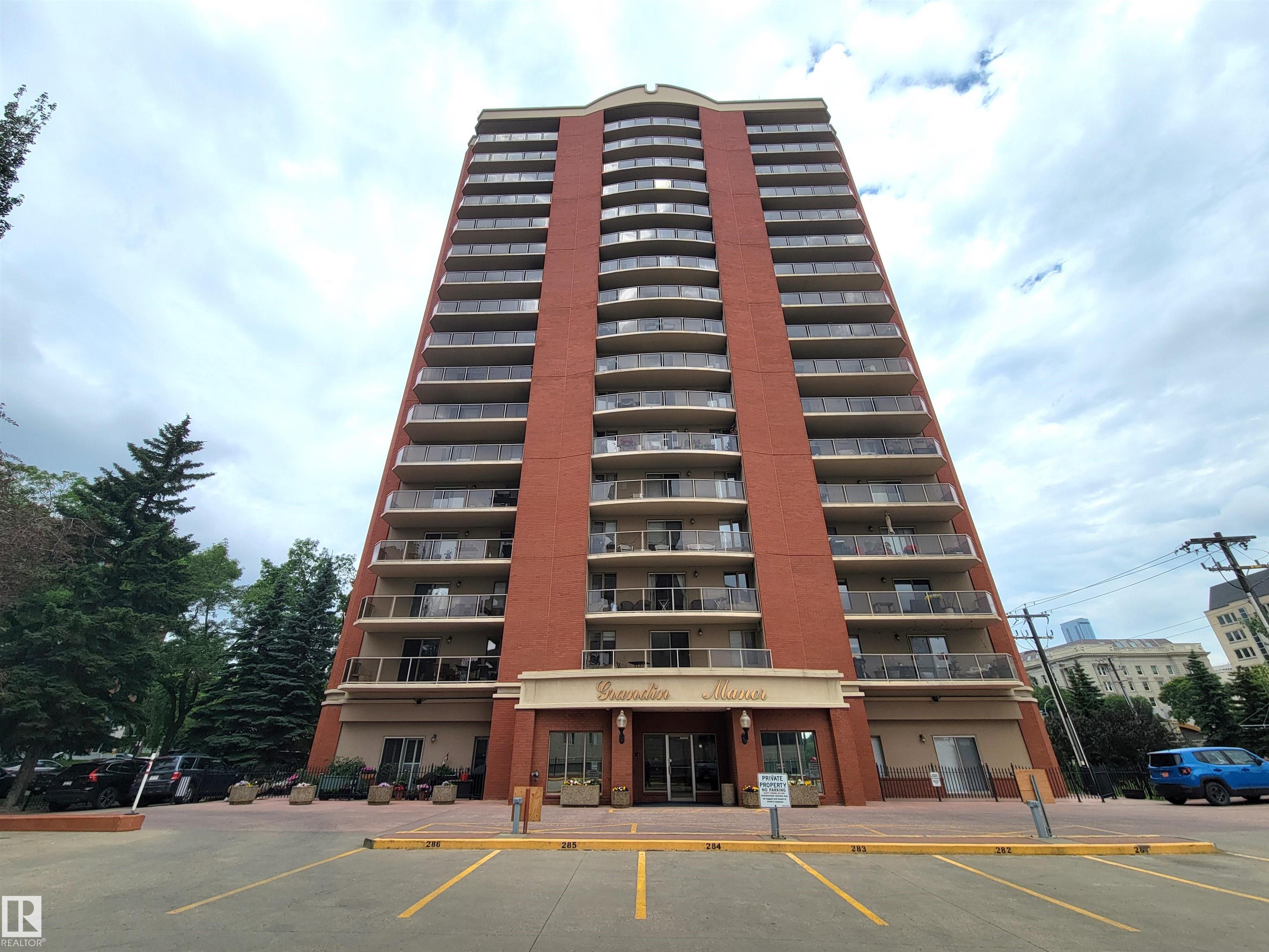 1002 - 9741 110 Street NW, Wîhkwêntôwin, Edmonton