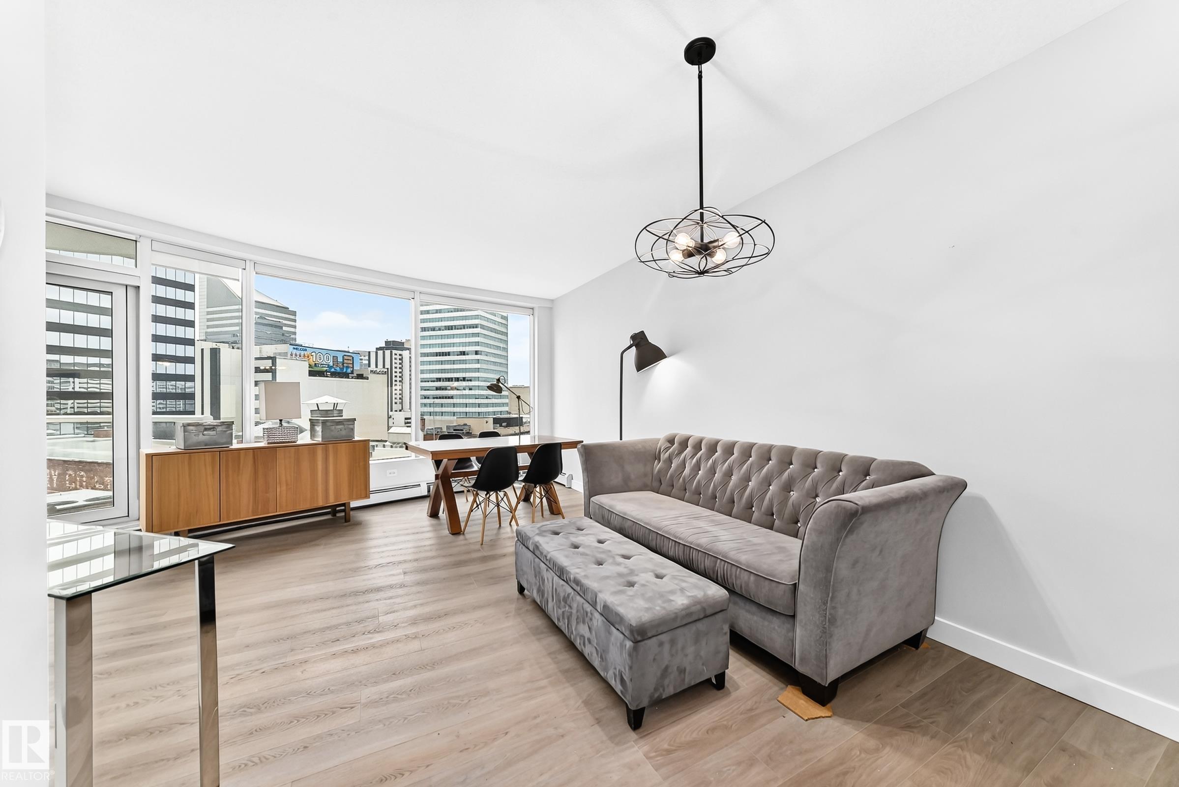 https://zimg.paragon.ice.com/ParagonImages/Property/PM/RAE/225411726/12/0/0/7b4ba74fbc0b4bd68f0bc39076c4d2fd/1/a6292e9b7f3d755c35c6bf6b5ed0549a/225411726-fffe2836-7a16-437c-a0c3-10dd6779180b.JPG