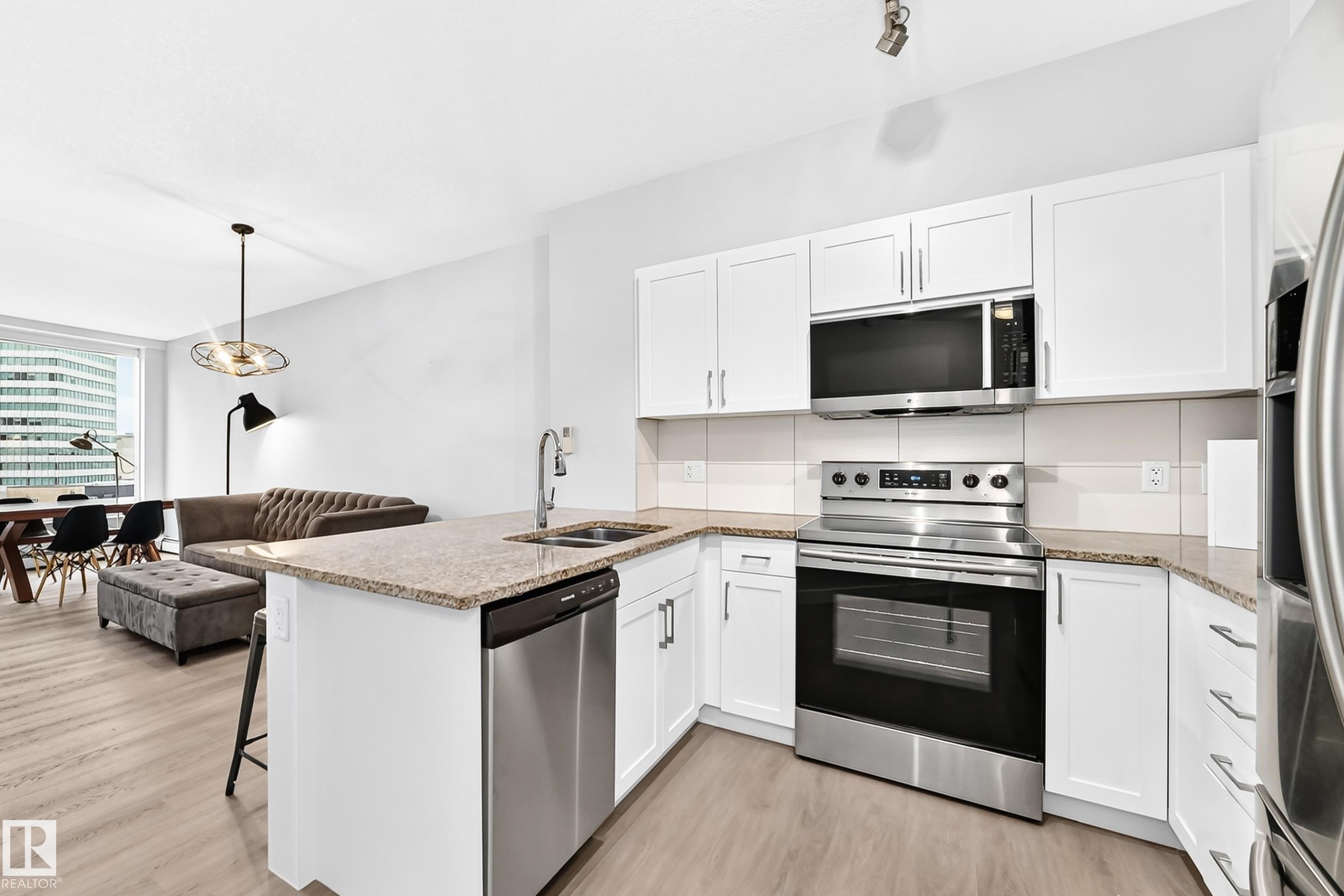 https://zimg.paragon.ice.com/ParagonImages/Property/PM/RAE/225411726/7/0/0/5ff1f5cb32fd6cd7169115ede14fab18/1/a6292e9b7f3d755c35c6bf6b5ed0549a/225411726-35bdce0b-b18b-4e61-a0c5-a89791cce2b7.JPG