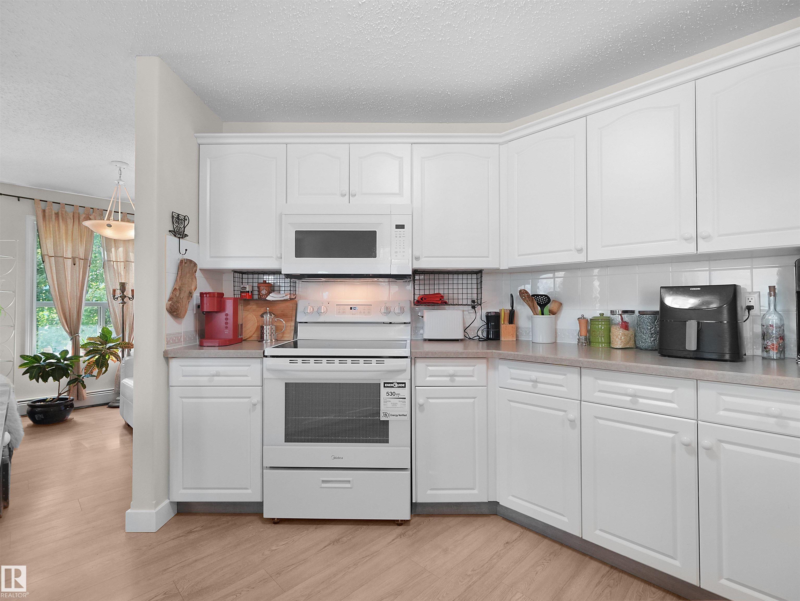 https://zimg.paragon.ice.com/ParagonImages/Property/PM/RAE/225411727/6/0/0/e2422b5bab2ccf5536f12f75ab623975/1/7b07cc53b1ee733c9c640d136b37c9d2/225411727-0275e9cc-4c11-48d1-9883-964c602092e0.JPG
