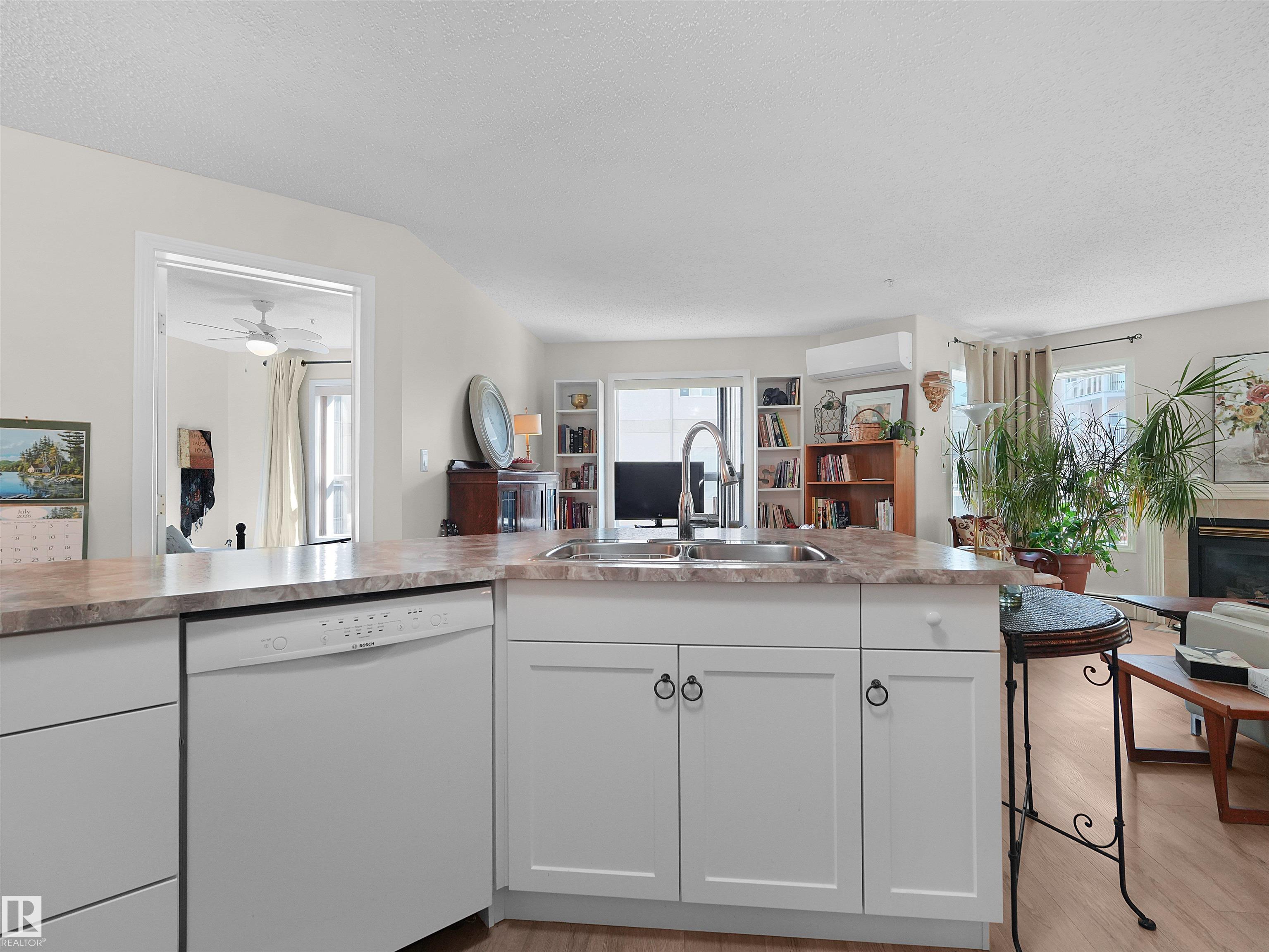 https://zimg.paragon.ice.com/ParagonImages/Property/PM/RAE/225411727/9/0/0/bf5badbd08e1181d39d02452ab570514/1/7b07cc53b1ee733c9c640d136b37c9d2/225411727-707b1b80-b716-4edd-8885-9e301f56a390.JPG