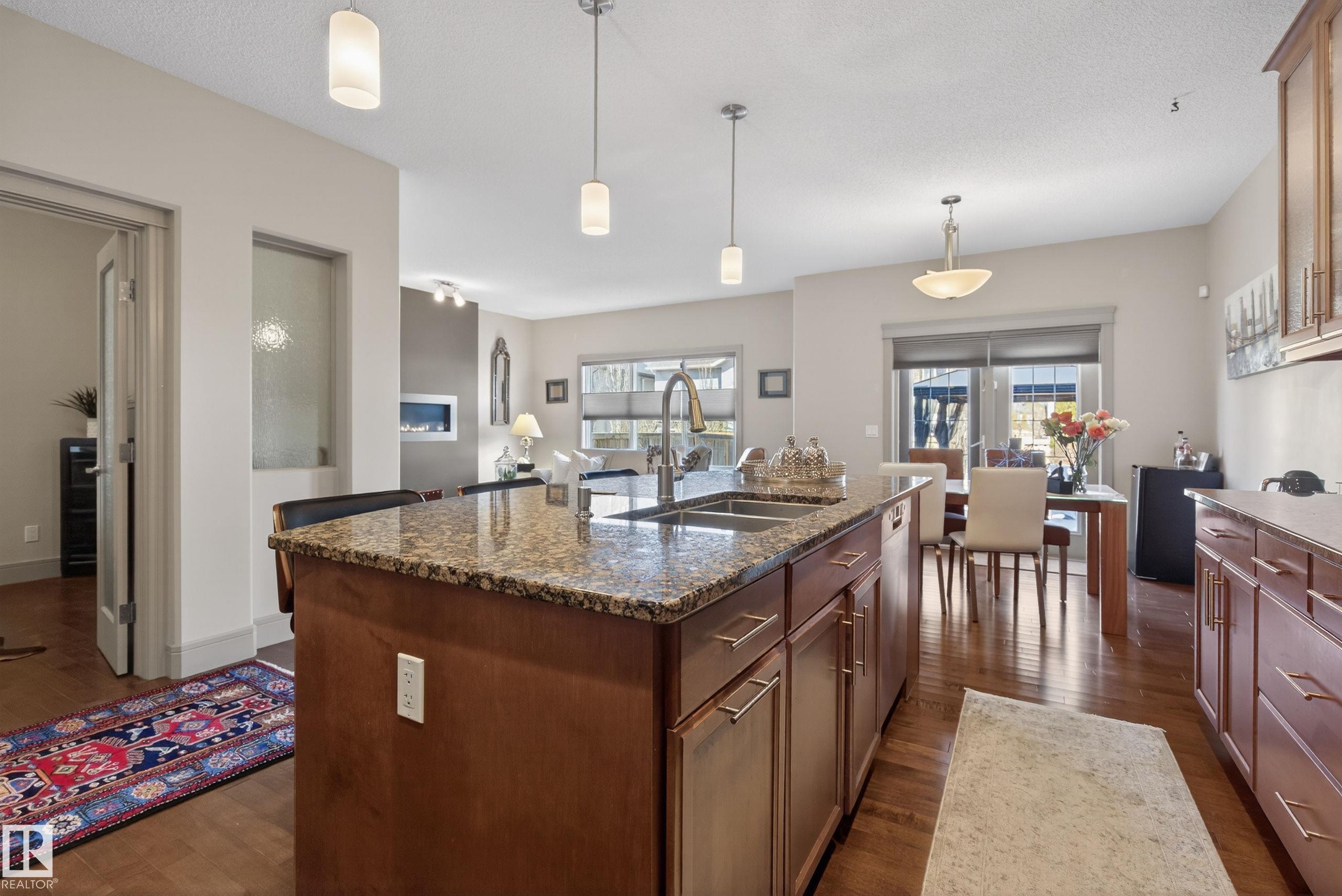 https://zimg.paragon.ice.com/ParagonImages/Property/PM/RAE/225411750/11/0/0/f127571ab0c18914e7bab1b9ff843c23/1/c2282181de14ce9247bdcd9fff614a27/225411750-12305208-006E-4AED-8DA6-22A99C4DD468.JPG
